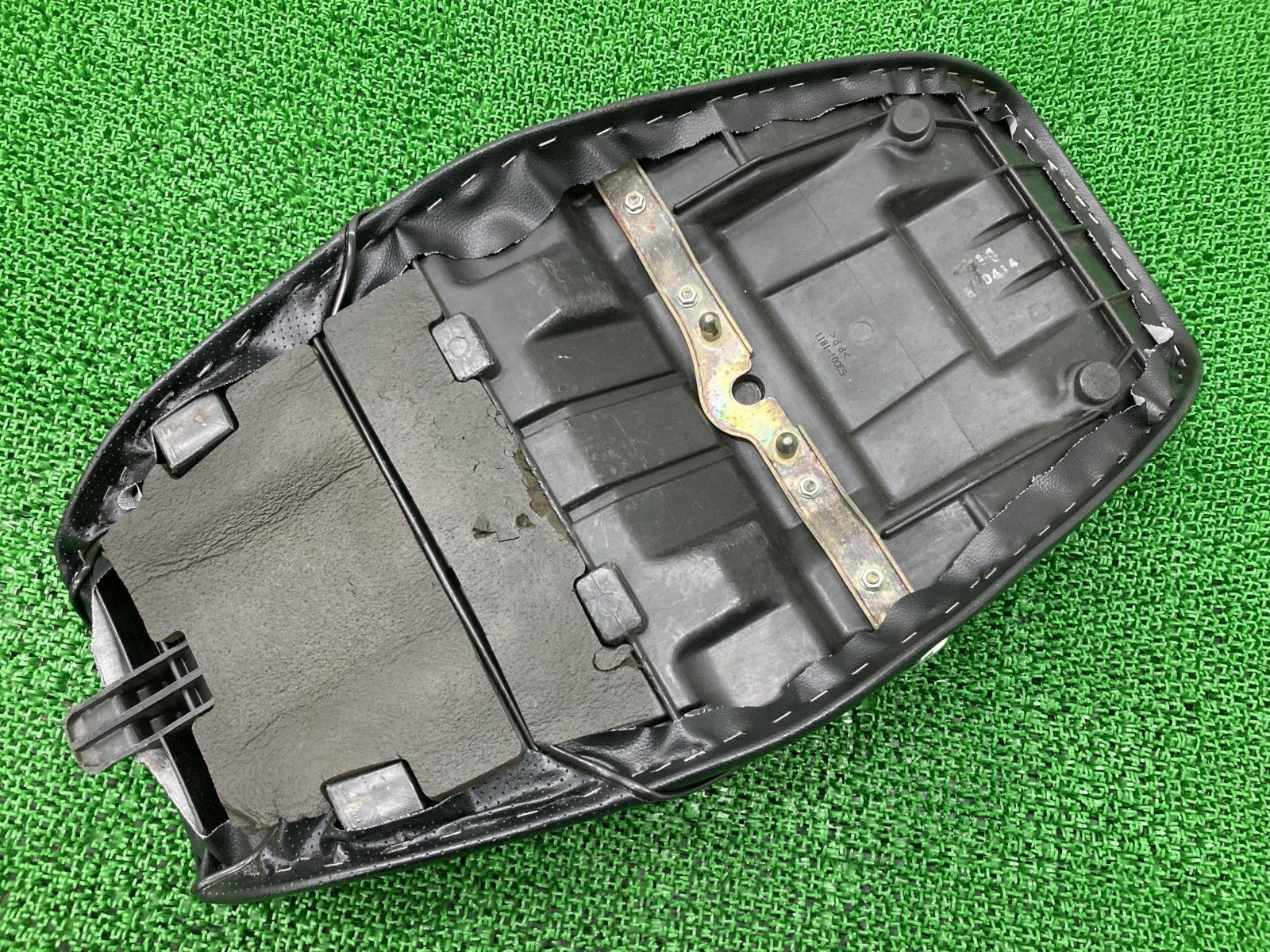 ゼファーカイ シート 53001-1811 カワサキ 純正 中古 バイク 部品 