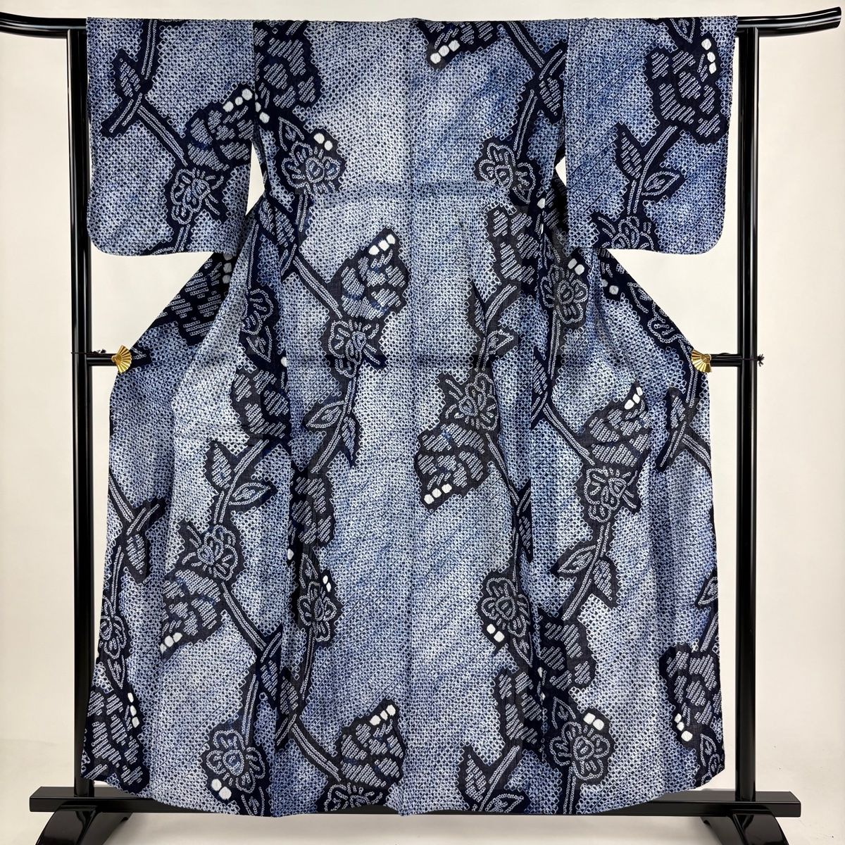 浴衣 身丈155cm 裄丈62.5cm S 絞り浴衣 草花 紺色 綿 名品
