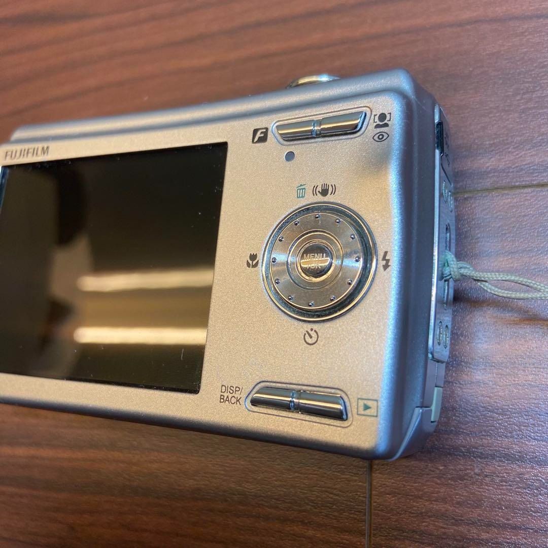 FUJIFILM FinePix F100fd デジカメ ほぼ新品 4640 - メルカリ