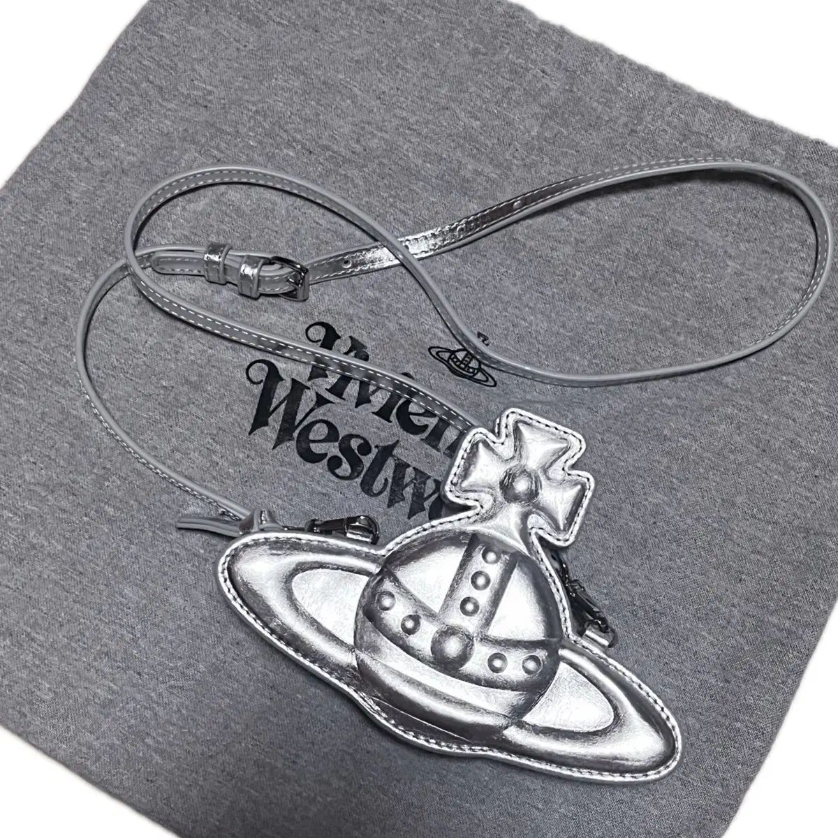 ヴィヴィアン ウエストウッド ナッパ ナノ R オーブ クロスバッグ シルバー