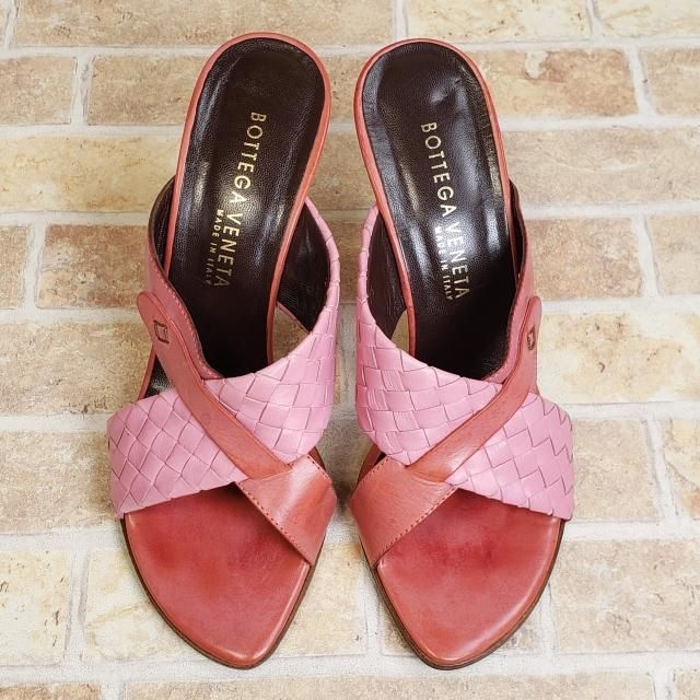 未使用級　ボッテガヴェネタ　ミュール　イントレチャート　スリッパ　赤　37　箱付 ボッテガヴェネタ ☆ レザー イントレチャート サンダル ミュール 37.5