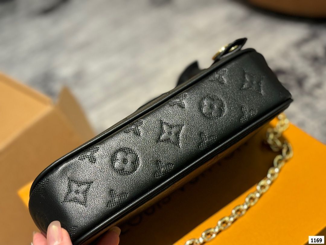スペシャルオファ パドルロック付ルイヴィトン 黒ハイヒール 殆どキズ無ソールは 靴