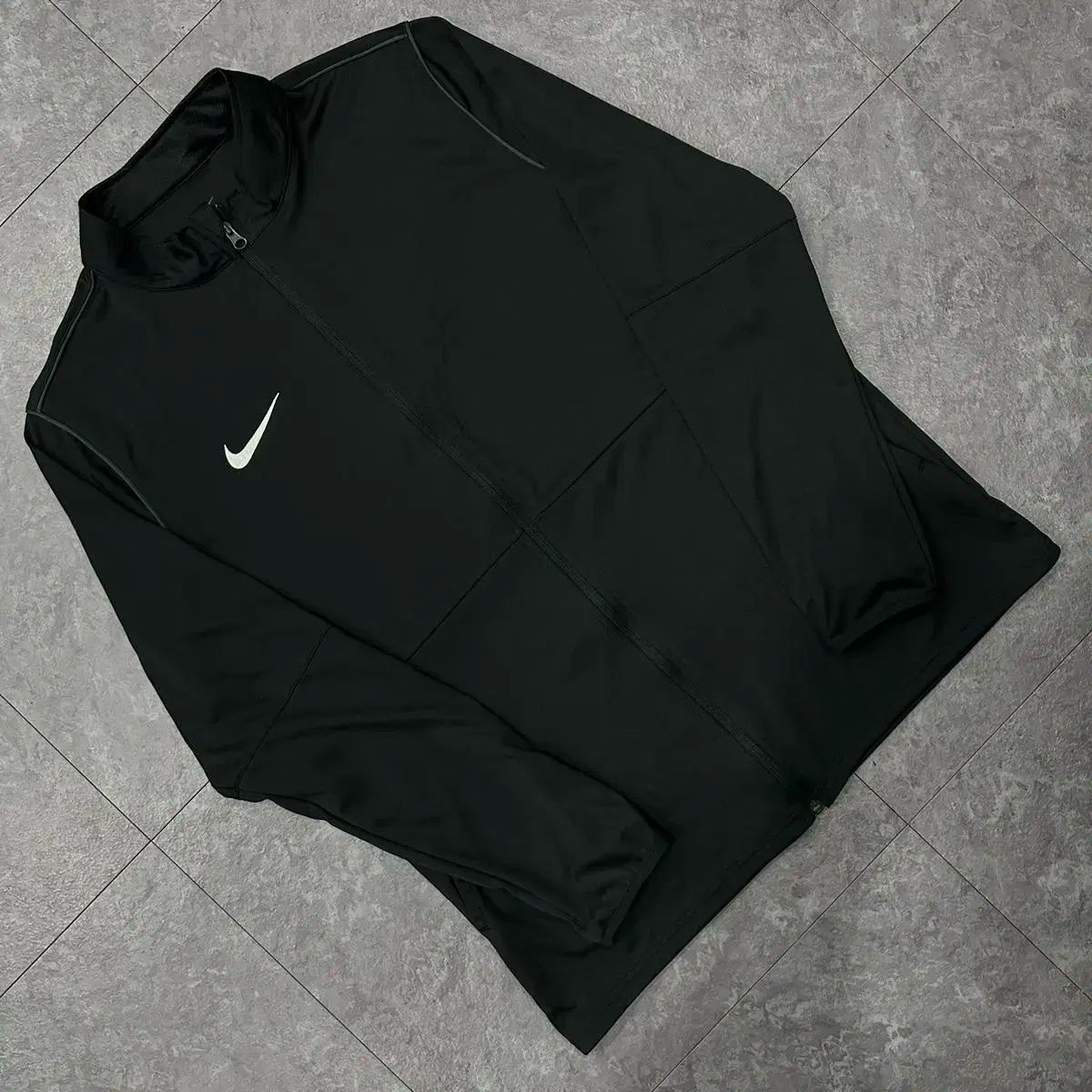 【雷市場（ポンジャン）商品韓国直送】Nike(ナイキ） スモールロゴ ドライフィット 黒 ジャージ