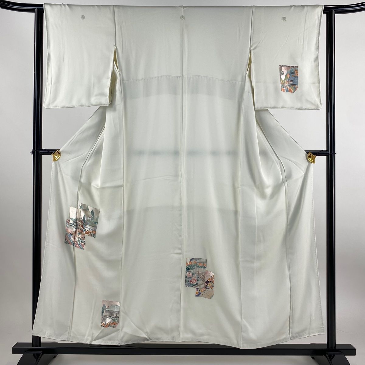 単衣　付下げ（秋草文）刺繍入　裄67 　背紋なし　 正絹美品 単衣 付下げ（秋草文）刺繍入 裄67 背紋なし 正絹美品 単衣 付