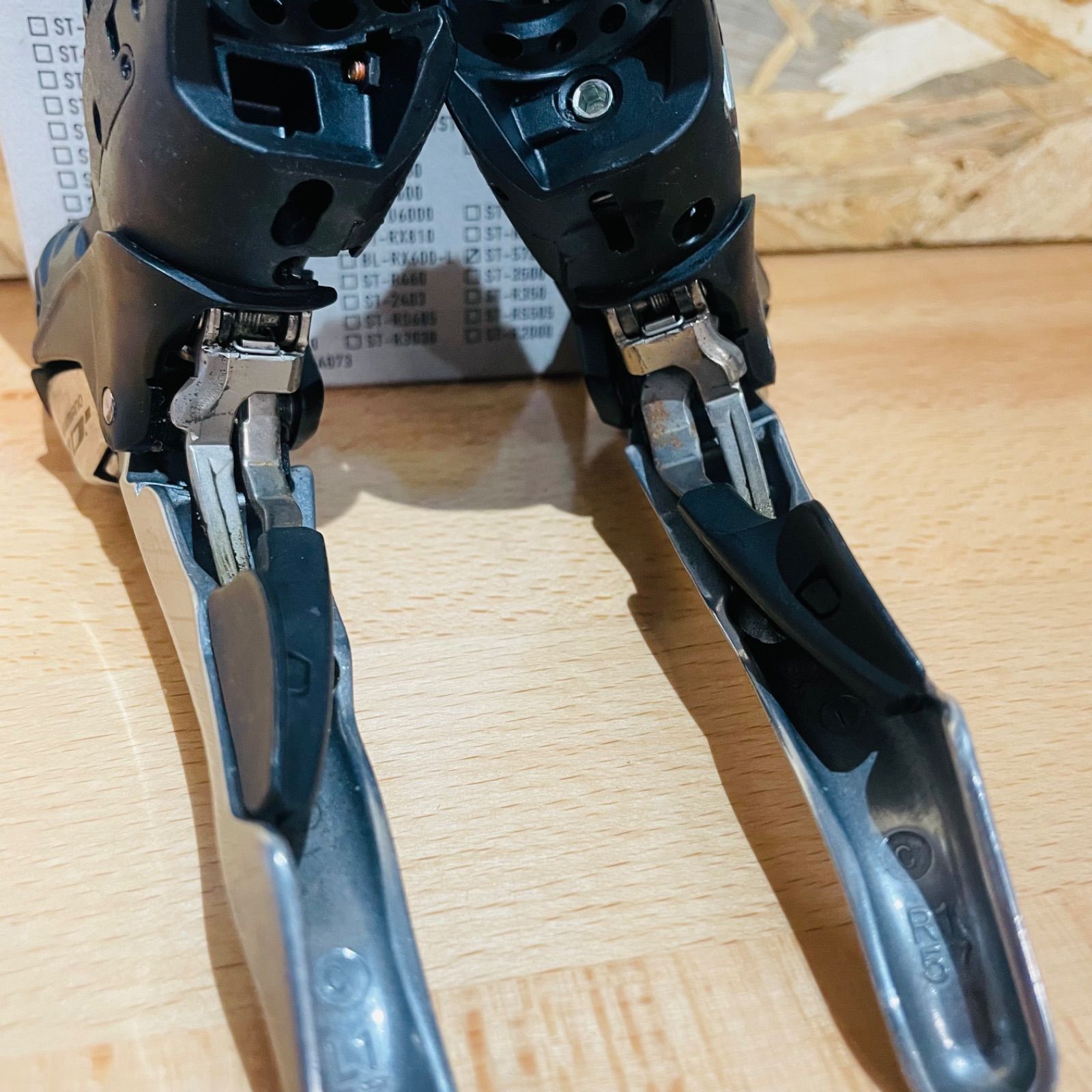 希少】 シマノ 105 ST-5700 シルバー STI レバー 新品ブラケットカバー