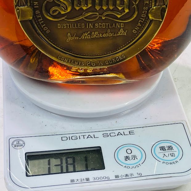 未成年の飲酒は法律で禁じられています】JOHNNIE WALKER SWING ジョニーウォーカー スウィング コルク栓 750ml 43% 古酒 -  メルカリ