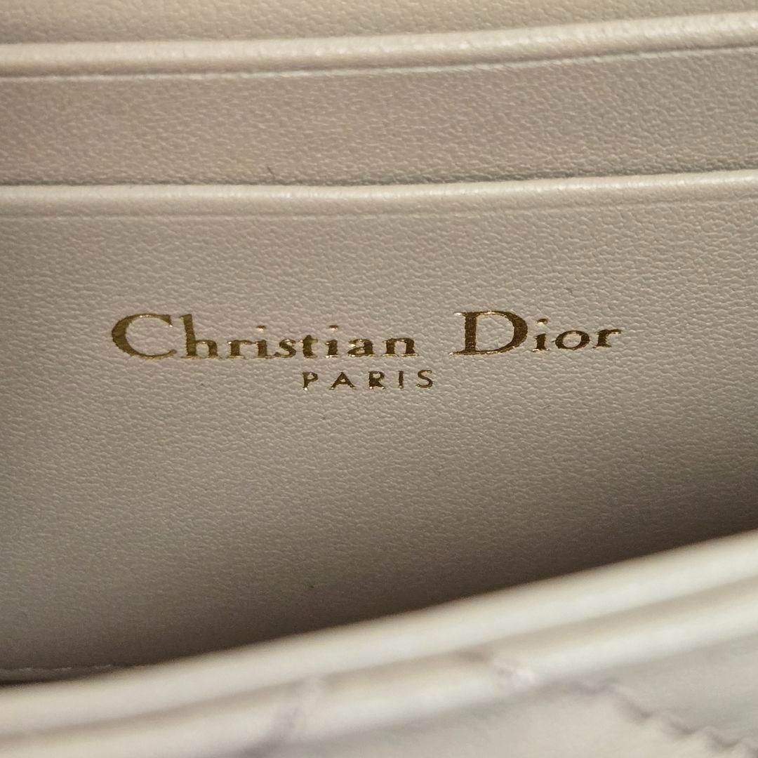 ベージュ チェーンショルダーバック