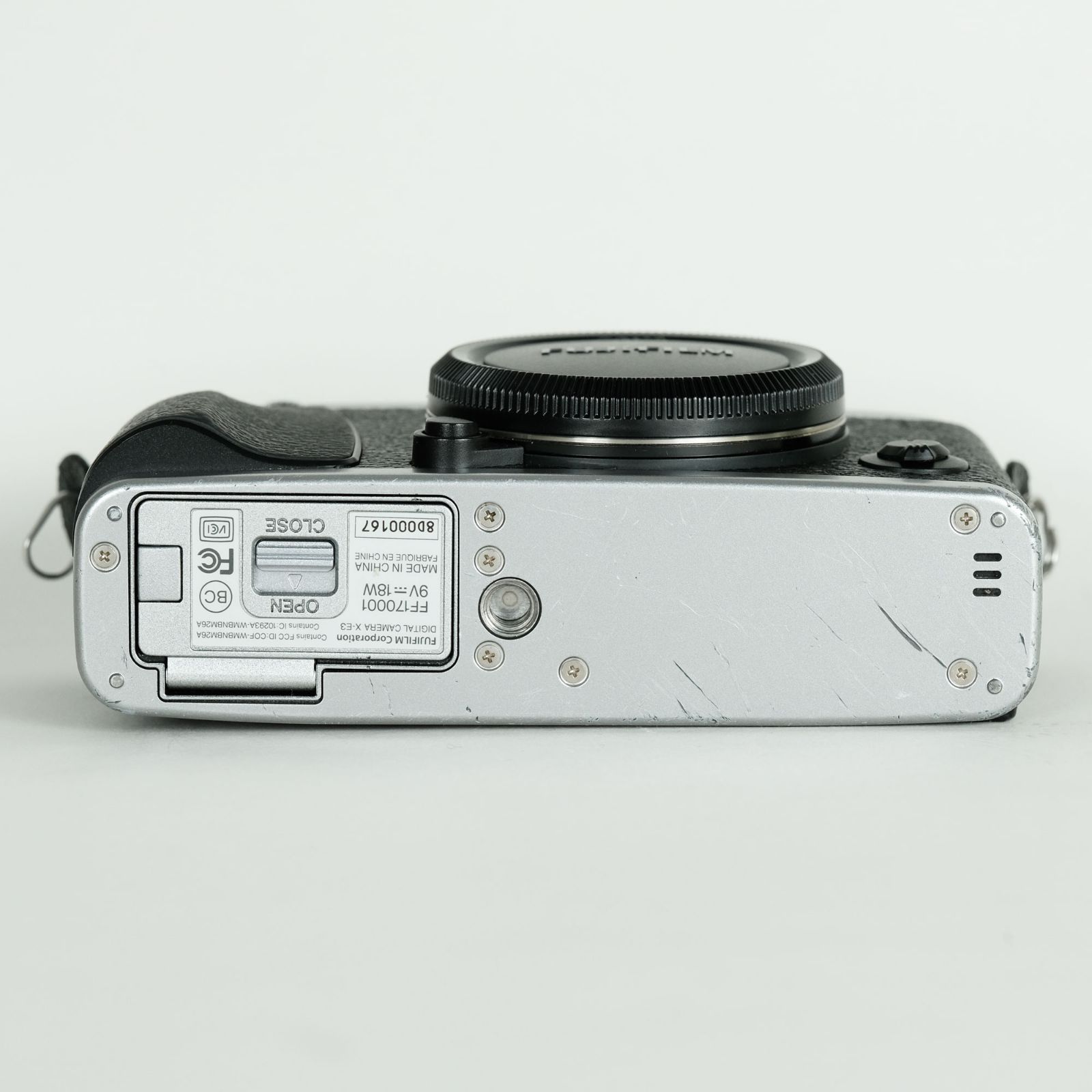 Fujifilm X-E3 本体 バッテリー付 良品｜シャッター数2,942回｜純正バッテリー3個、純正レザーケース付