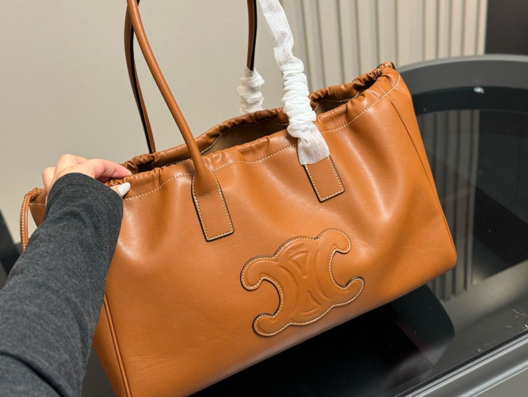 今日特価】Celine Triomphe Retro Crossbody Tote Bag