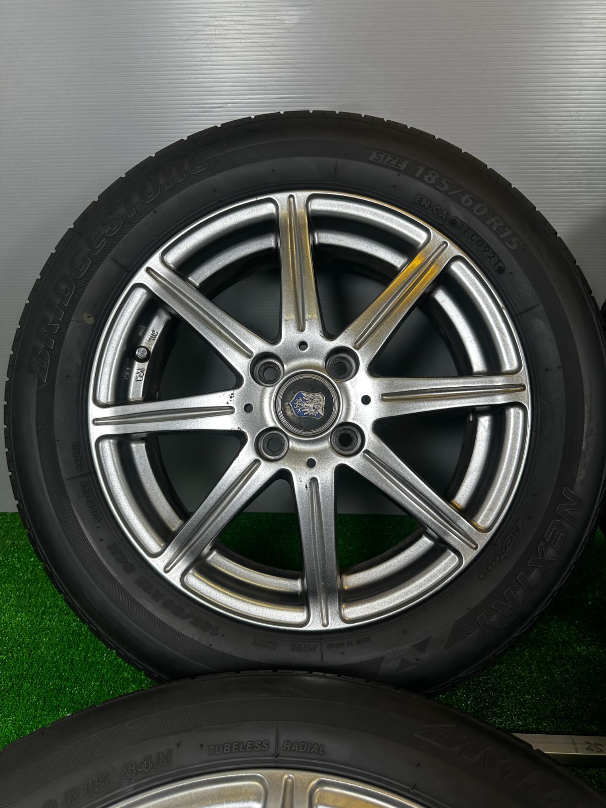 送料無料☆15x5.5J 4穴 PCD100 185/60R15 ブリヂストン NEXTRY 4本 