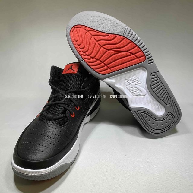 新品！ NIKE JORDAN MAX AURA 5 DZ4353-061 ナイキ ジョーダン  