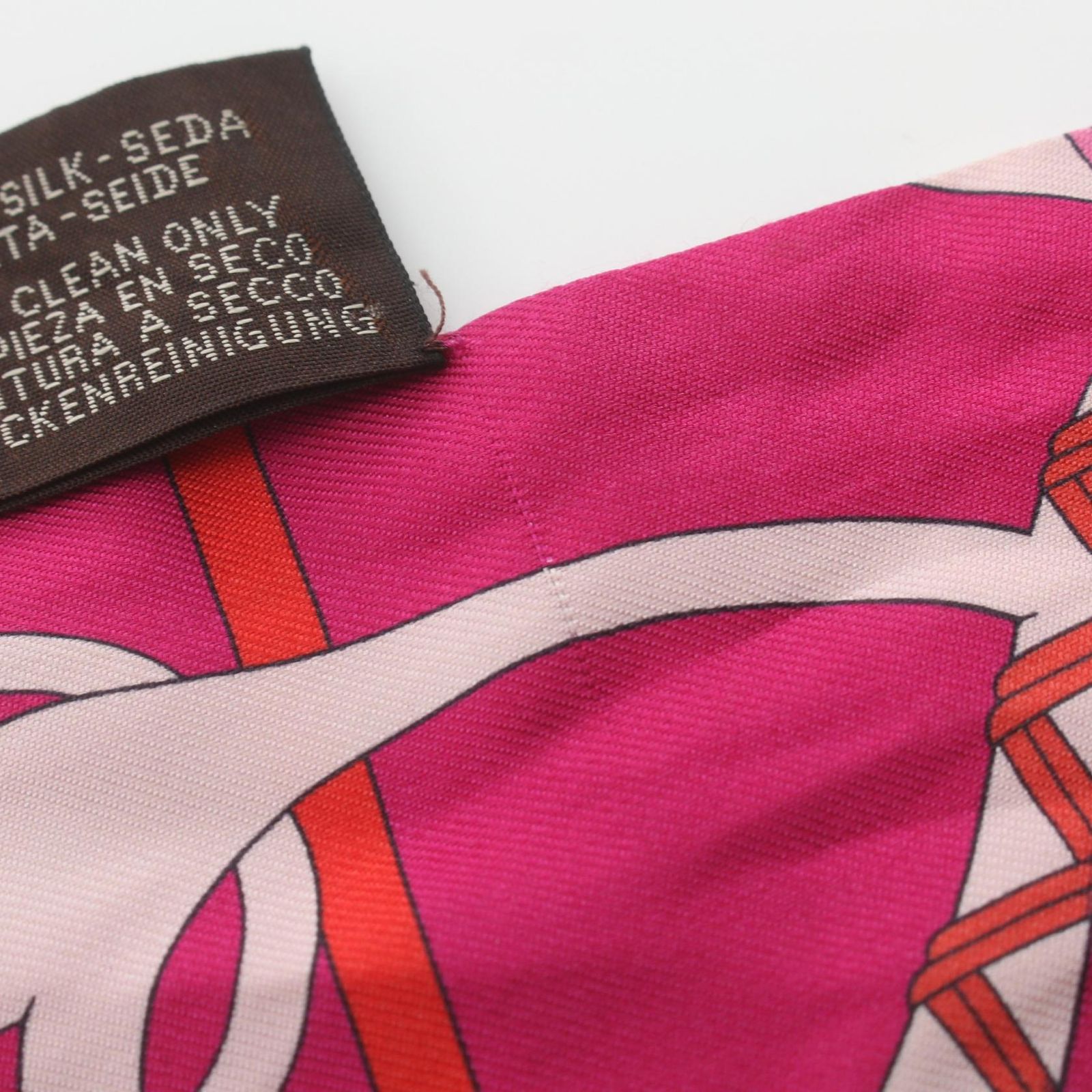 エルメス ツイリー Panoplie Equestre Fuchsia スカーフ エルメス ツイリー Panoplie equestre 乗馬の装具一式 スカーフ