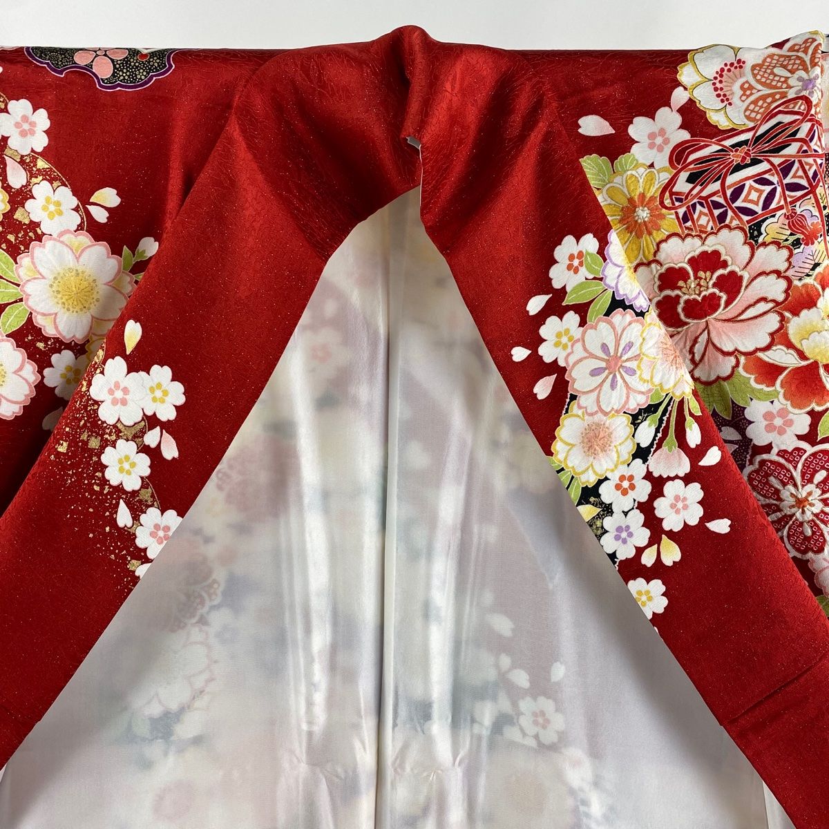 振袖 身丈167cm 裄丈69.5cm L 袷 御所車 草花 銀通し 金彩 赤 正絹 美  