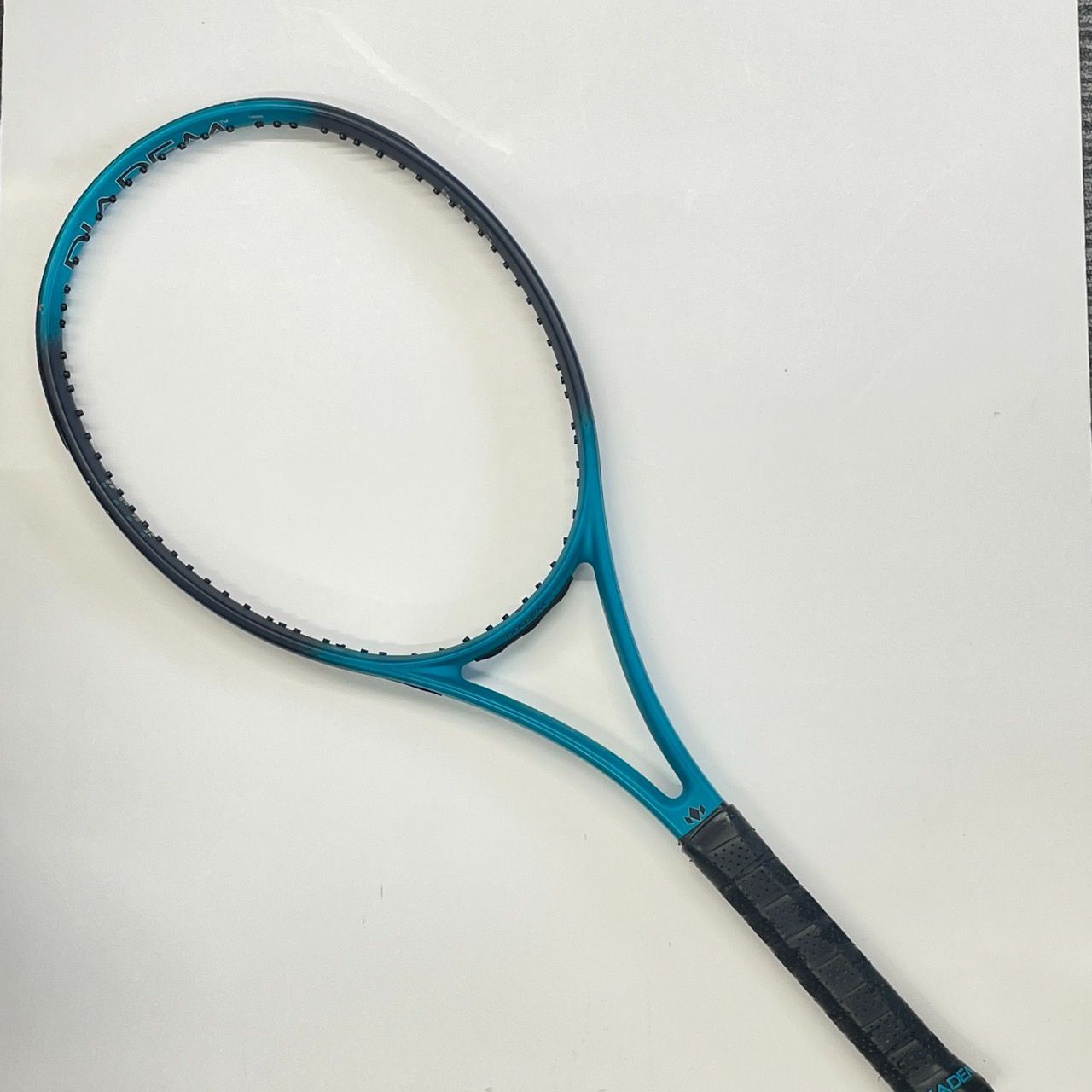 【美品】ダイアデム　エレベート98 V3 2023 DIADEM ELEVATE98 V3(2023)は上級競技者向けのラケット
