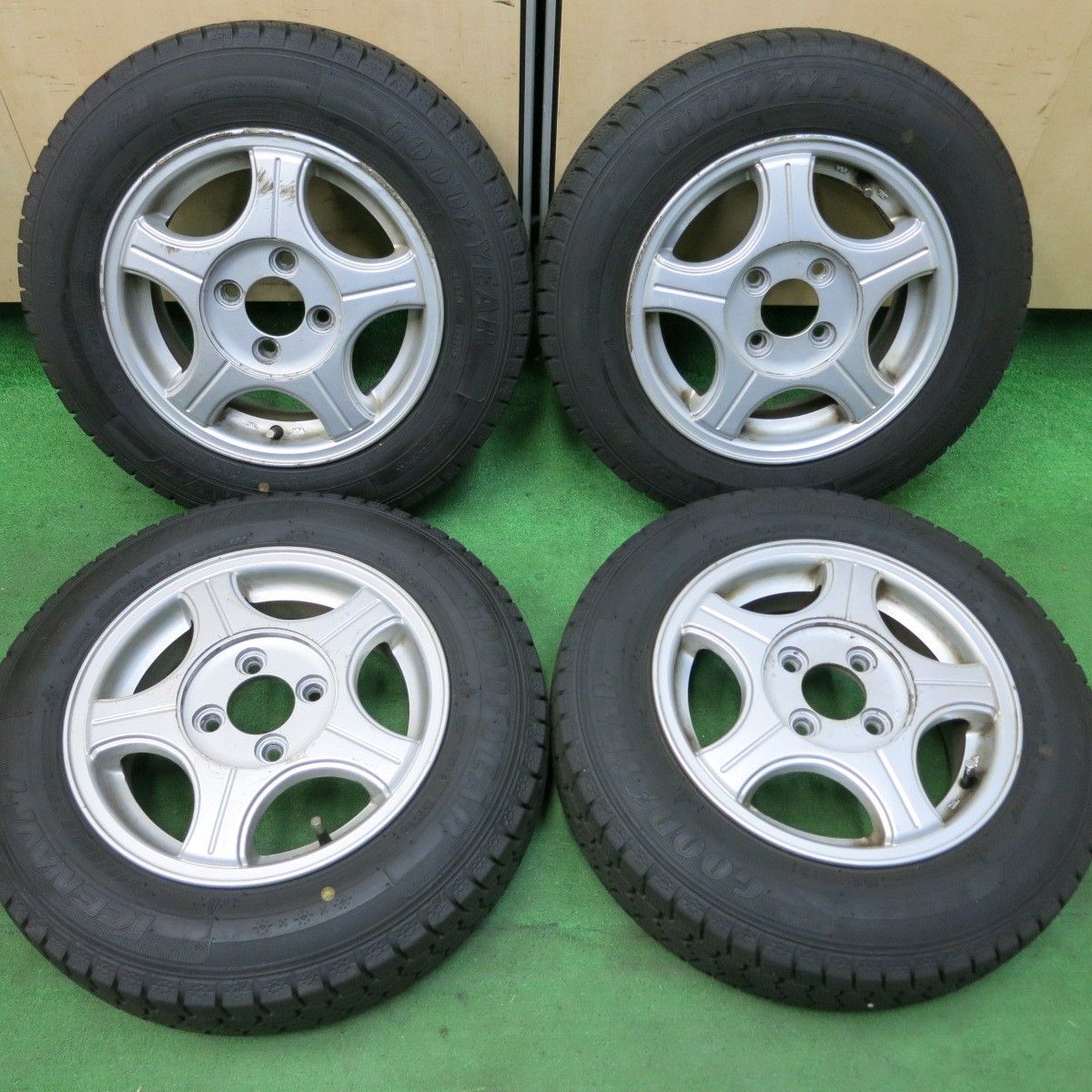 *送料無料* バリ溝！23年！9分スタッドレス 145/80R13 グッドイヤー アイスナビ7 社外 アルミ 13インチ PCD100/4H4072503SYス
