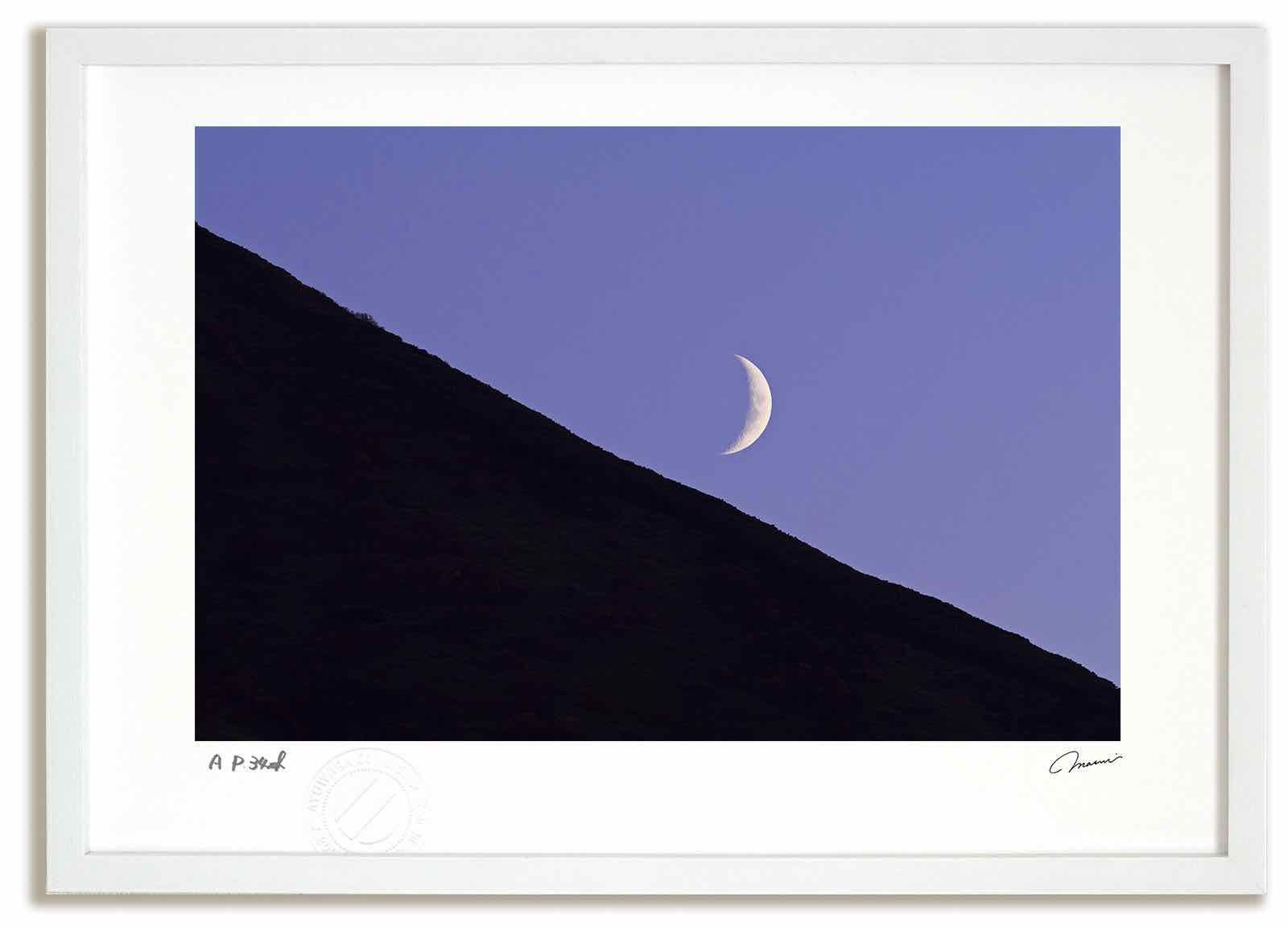 アートフォト 絵画 月1 高橋真澄/インテリア 額入り 額装込 風景画 油絵 ポスター アート アートパネル リビング 玄関 プレゼント モダン アートフレーム 飾る Mサイズ おしゃれ 壁掛け 絵
