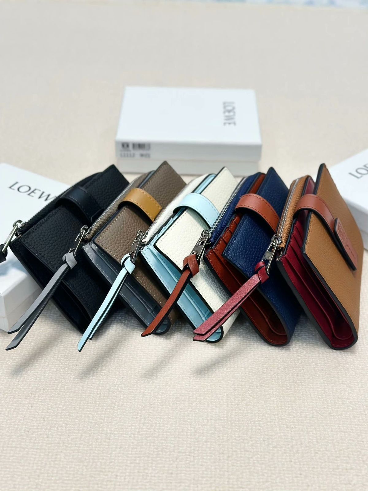  ロイヴィー 牛革ミディアムウォレット クラッチバッグ バッグ