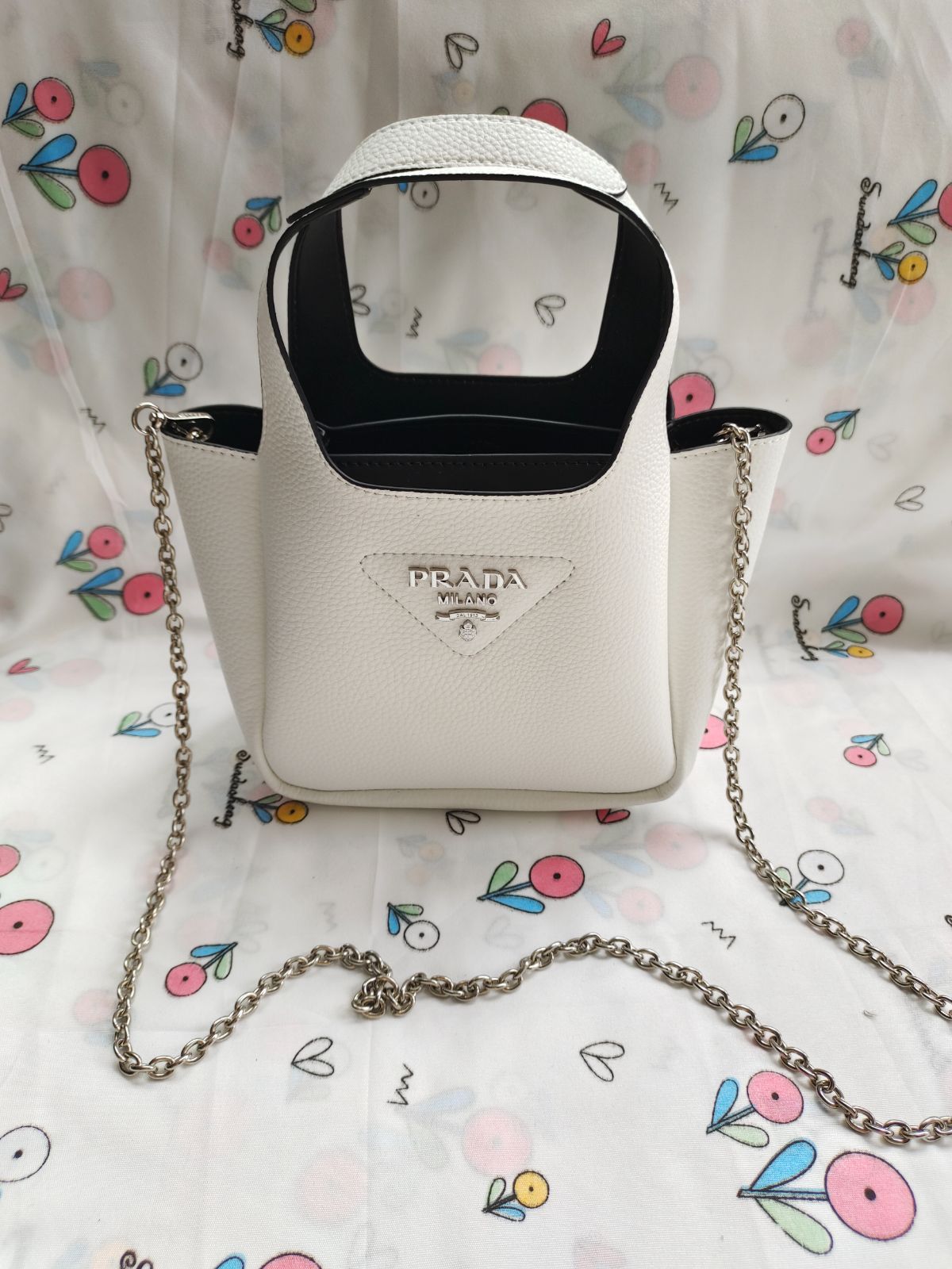 人気 PRADA プラダ 白バック 早い者勝ち！ バッグ 