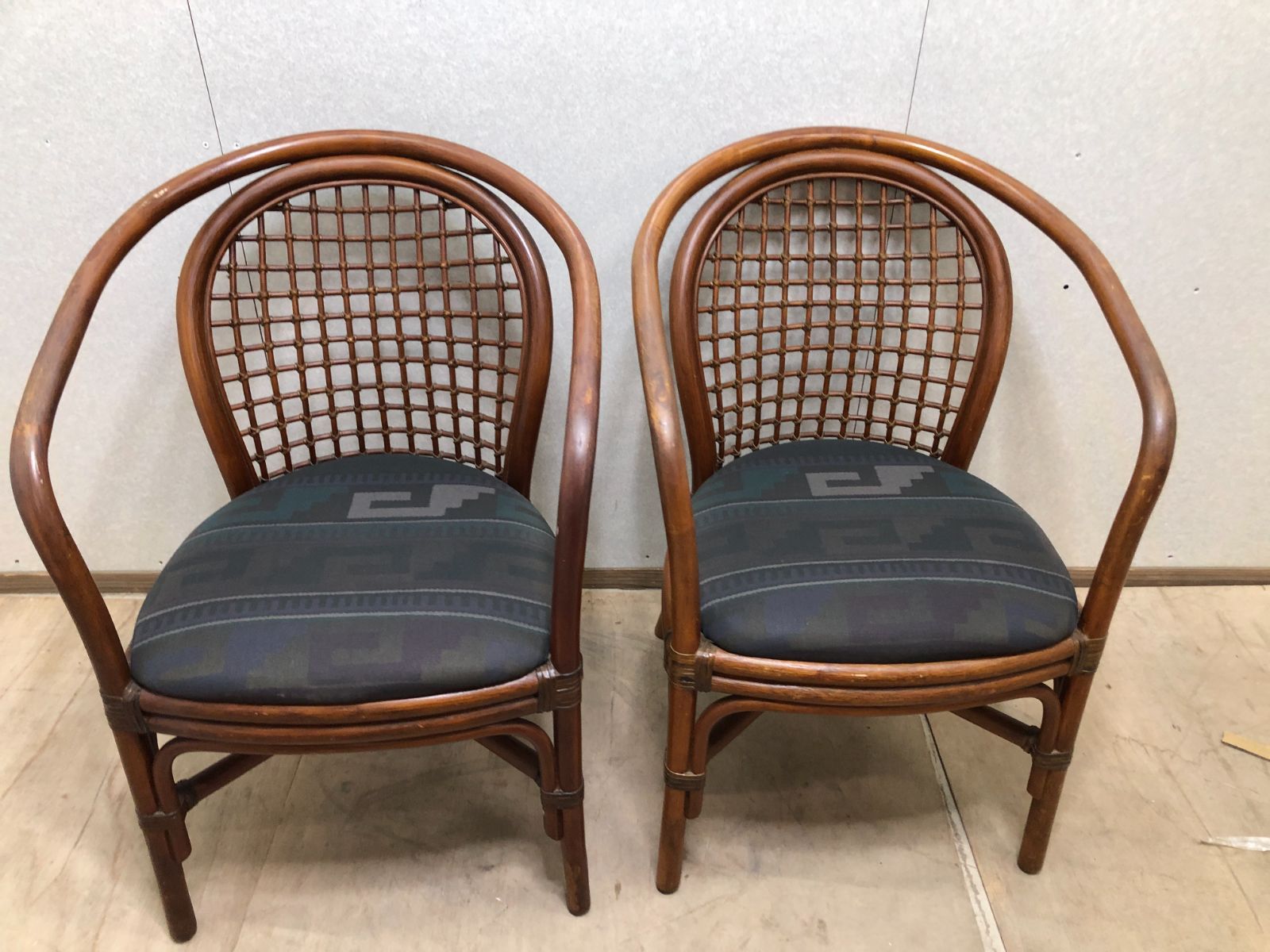 ラタン　藤　3点セット　ガラステーブル＋チェア2脚　応接セット 250323 ラタン 藤 3点セット ガラステーブル＋チェア2脚 応接セット 250323