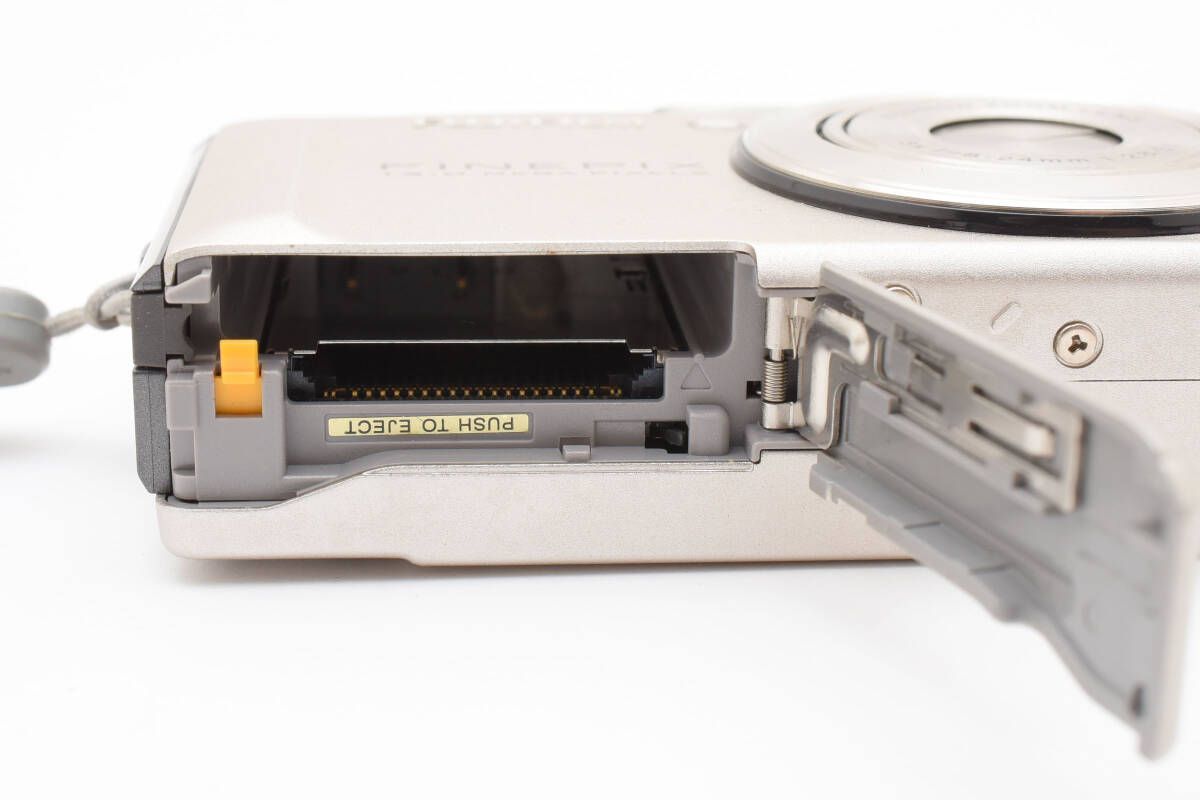 F60fd コンパクトデジタルカメラ