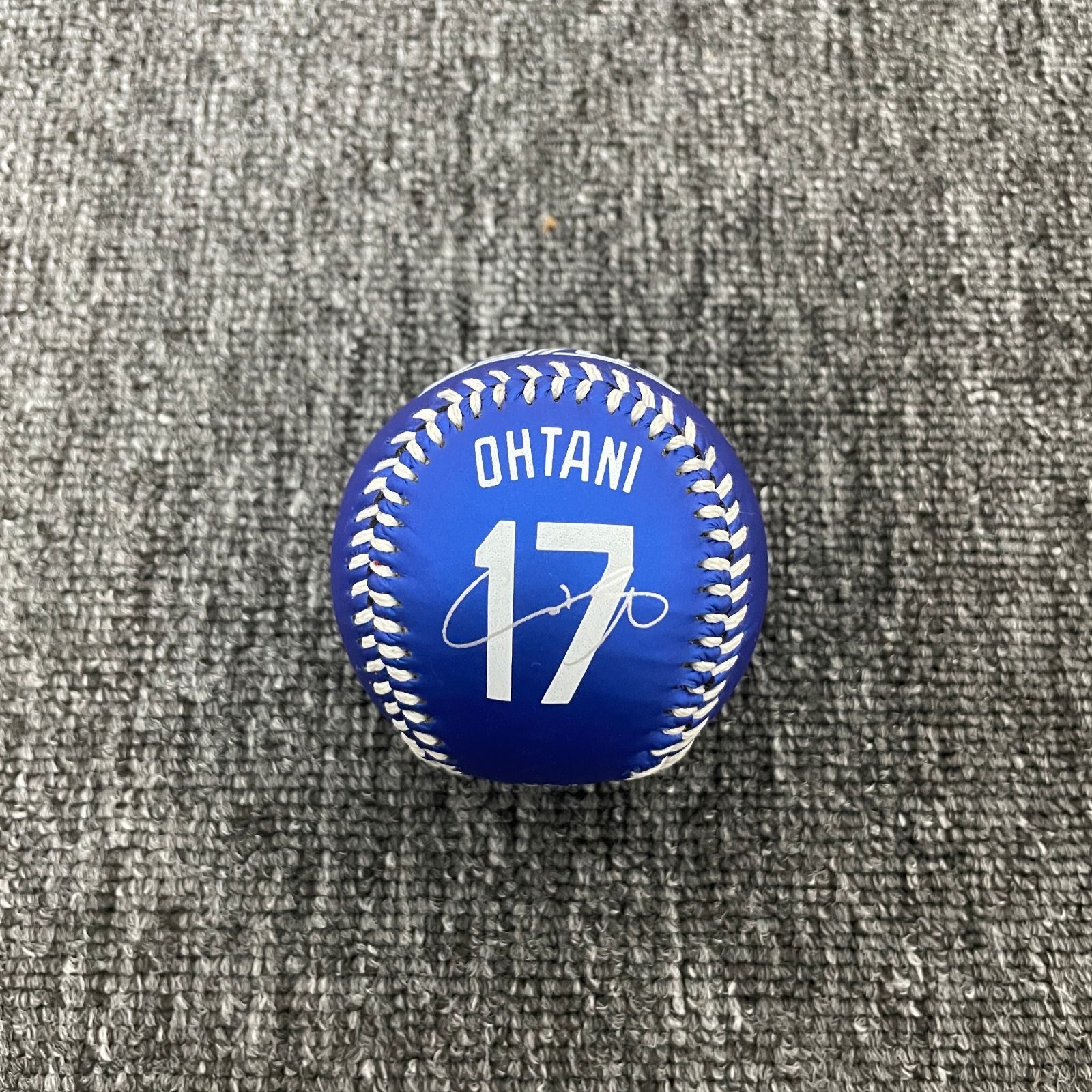 即日発送　完売品　大谷翔平選手50/50記念ボール　　　金　ゴールド　ホワイト 大谷翔平 50/50 達成記念ボール ゴールド【限定現地売切】 楽天