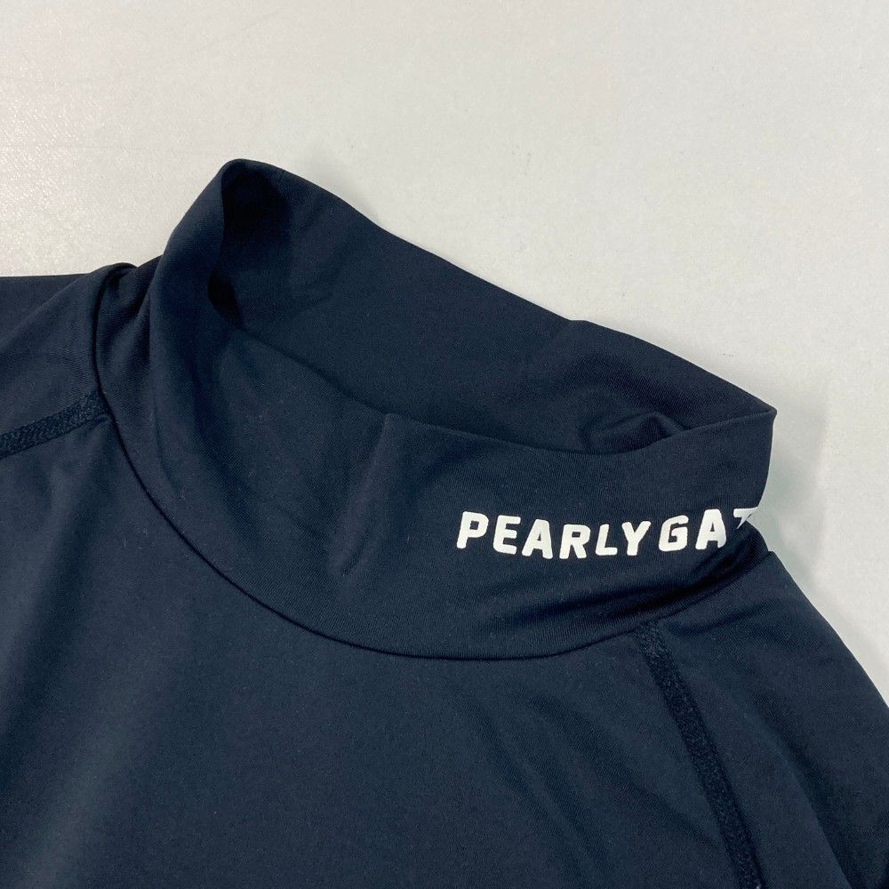 サイズ：4 PEARLY GATES パーリーゲイツ  ハイネック 長袖インナーTシャツ ロゴ  ネイビー系 [240101427360] ゴルフウェア メンズ ストスト サイズ：4 PEARLY GATES パーリーゲイツ ハイネック 長袖