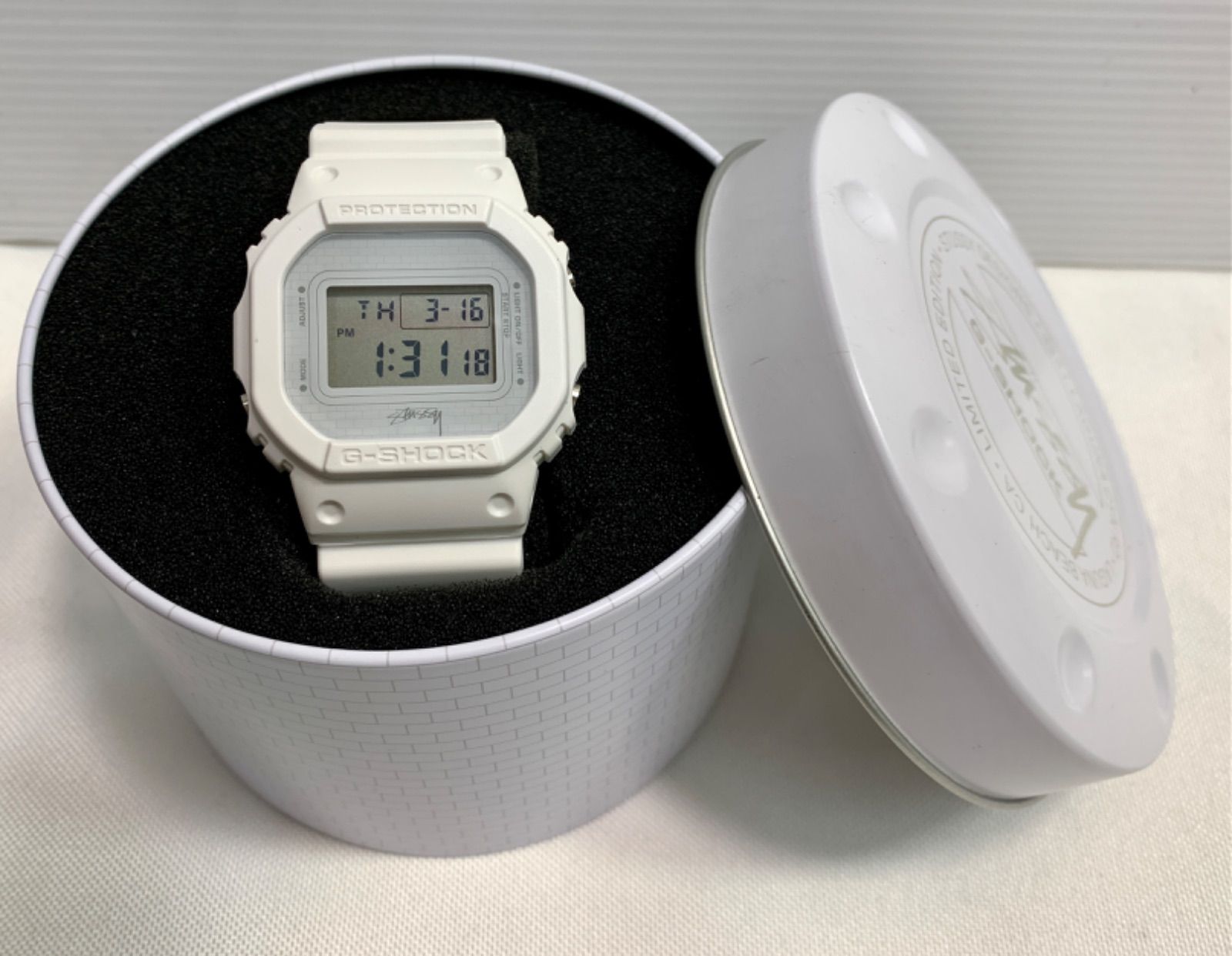 STUSSY ステューシー DW-5600VT CASIO 腕時計 ホワイト library.umsida