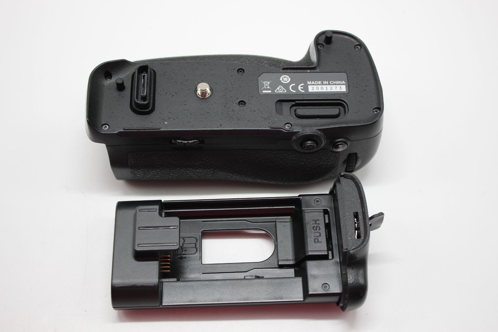 □美品□ Nikon マルチパワーバッテリーパック MB-D17(for D500 □美品□ Nikon マルチパワーバッテリーパック MB-D17(for D500