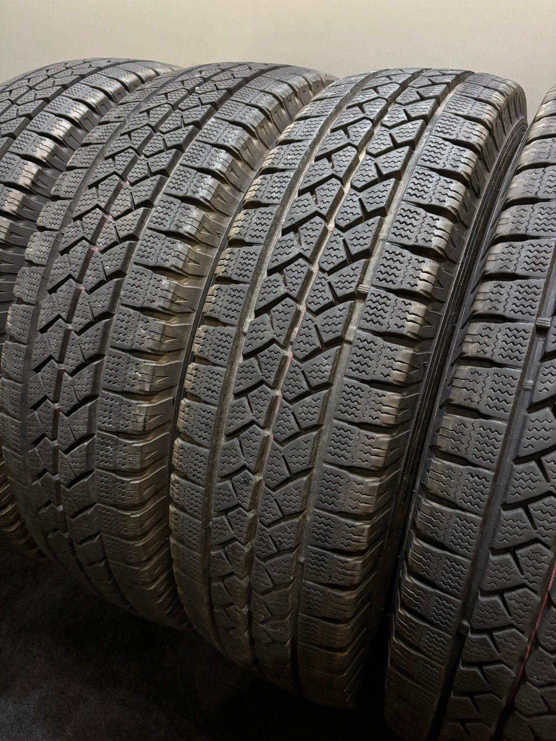 195|80R15 107|105L LT BRIDGESTONE|VL1 19年製 スタッドレス 4本 ブリヂストン ブリザック ハイエース キャラバン 南4-J568