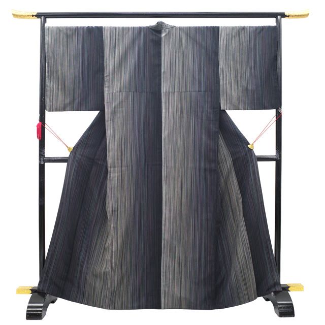 本塩沢 着物 リサイクル 正絹 袷 本場塩沢 塩沢 塩澤 やまだ織 200色 黒 グレー 細縞 カジュアル 春 秋 冬 身幅大きめ 仕立て上がり 身丈168 裄丈70.5 ふくよか L~TLサイズ トールサイズ LL 2L みやがわ sb16400