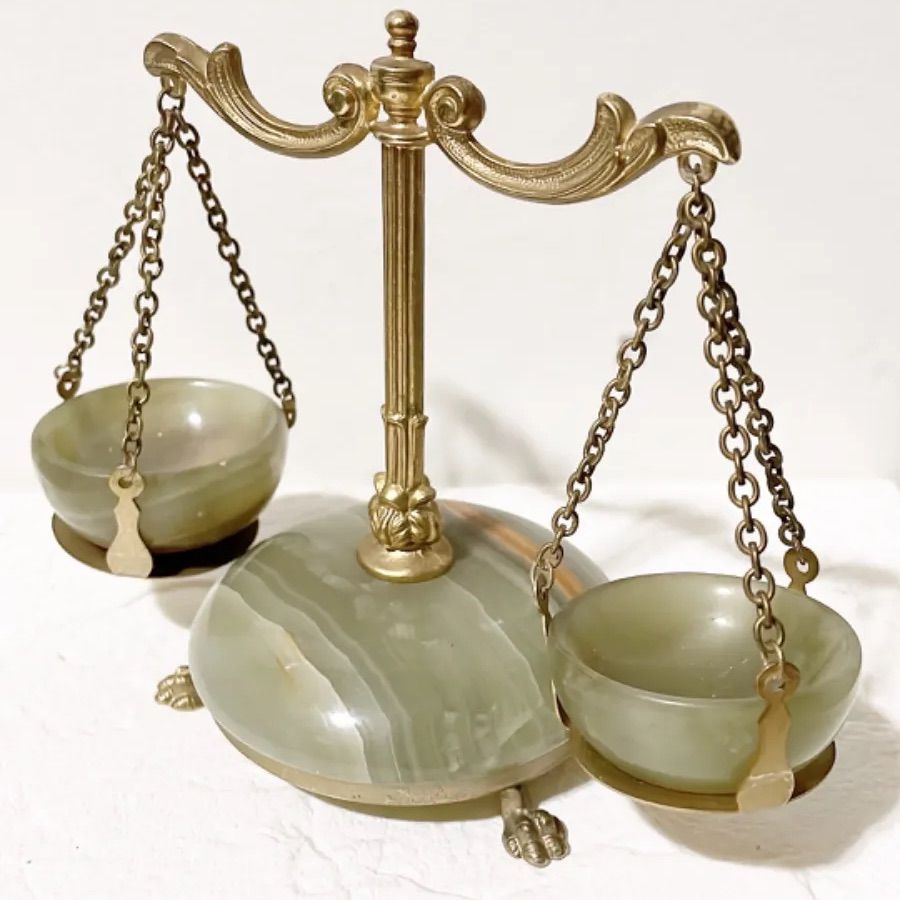 真鍮製の天秤 アンティーク 真鍮製 天秤はかり 置物 重さ約4.5㎏ M