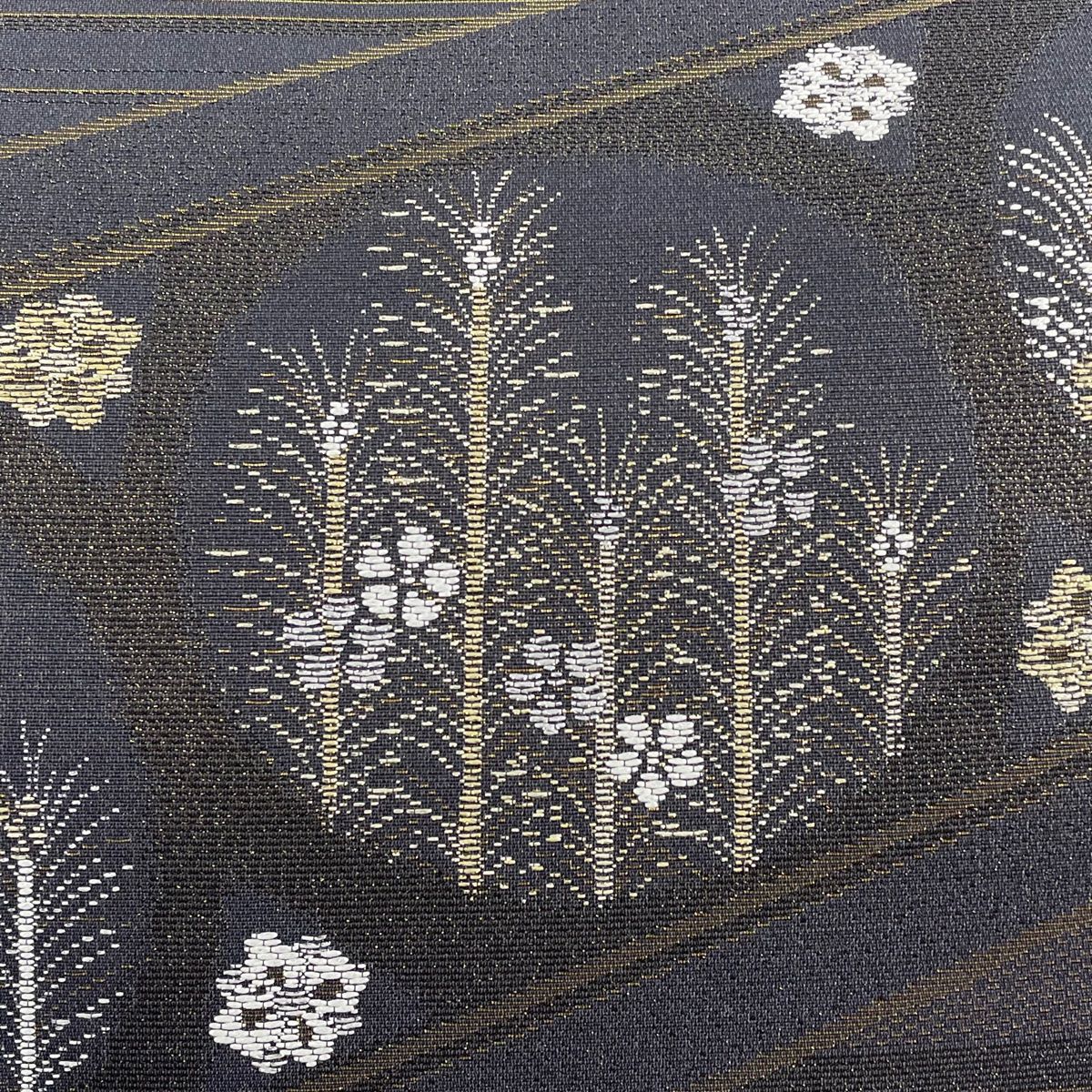 刺繍 灰色