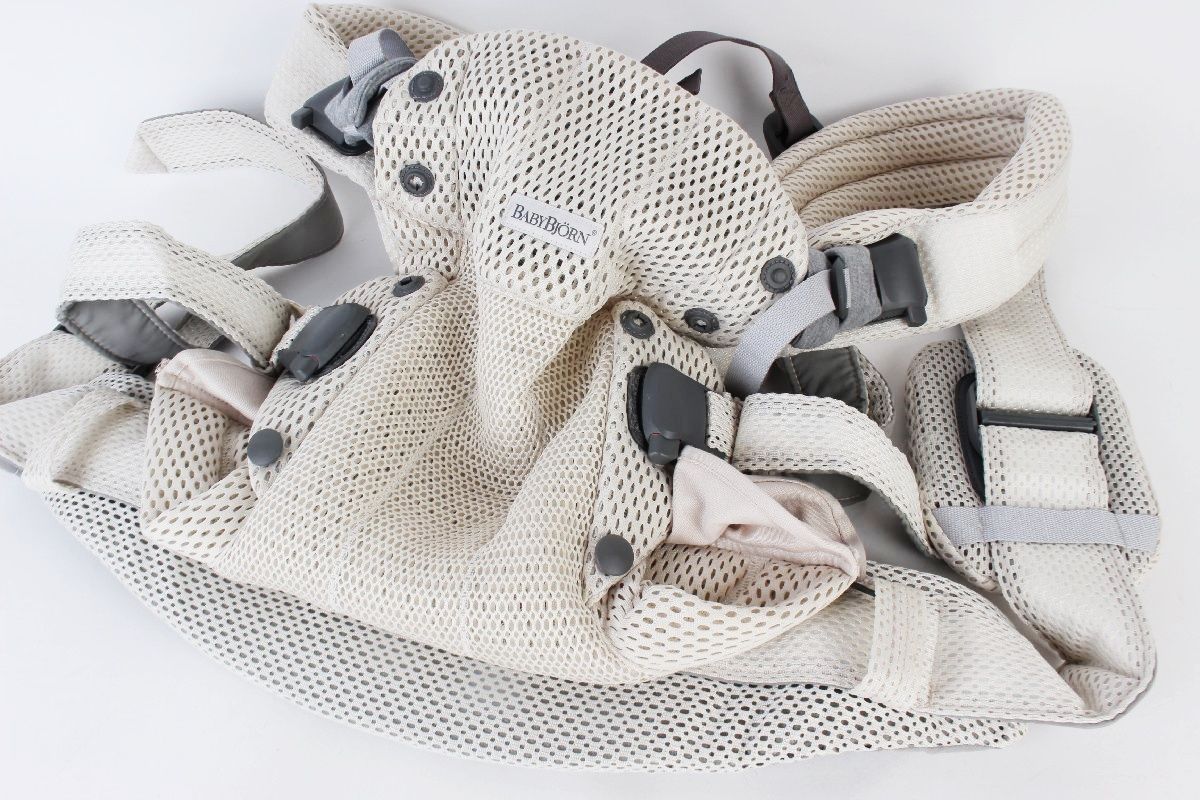 ベビービョルン】ベビーキャリア ハーモニー 抱っこ紐 クリーム