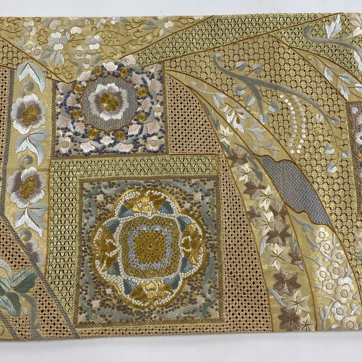 袋帯 美品 逸品 華文 草花 金銀糸 刺繍 金色 六通 正絹 【中古