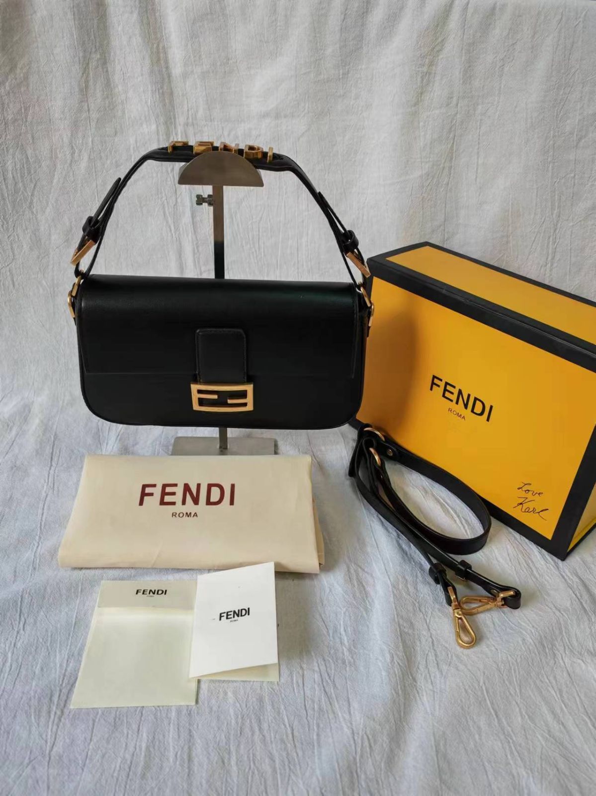 フェンディ FENDI ショルダーバッグ ミディアム BAGUETTE トップハンドルバッグ