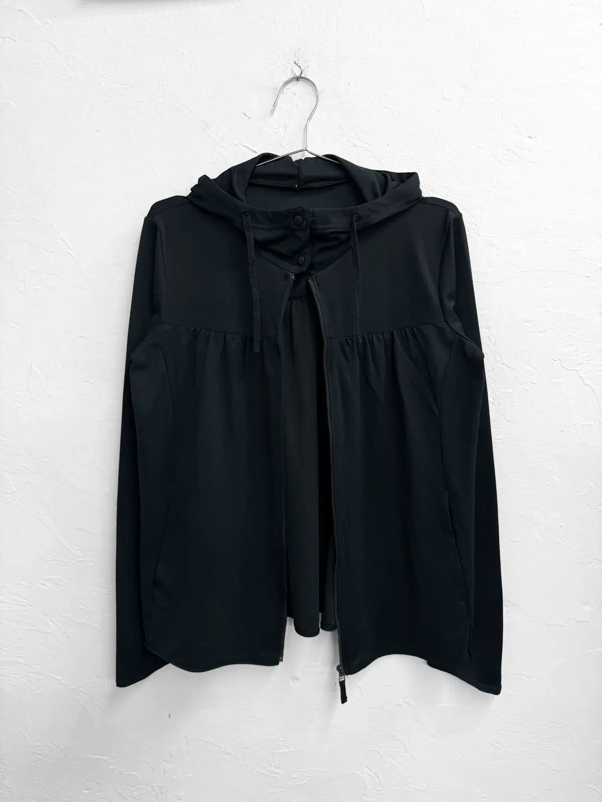 ジップアップパーカー