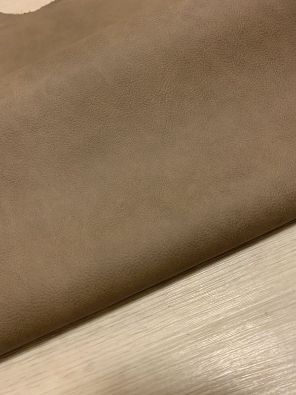 オリーブブラウン 230ds クロム革 牛革 イタリア レザー アンチック加工 はぎれ 一枚革 レザークラフト 革 皮 本革 diy 生地 材料