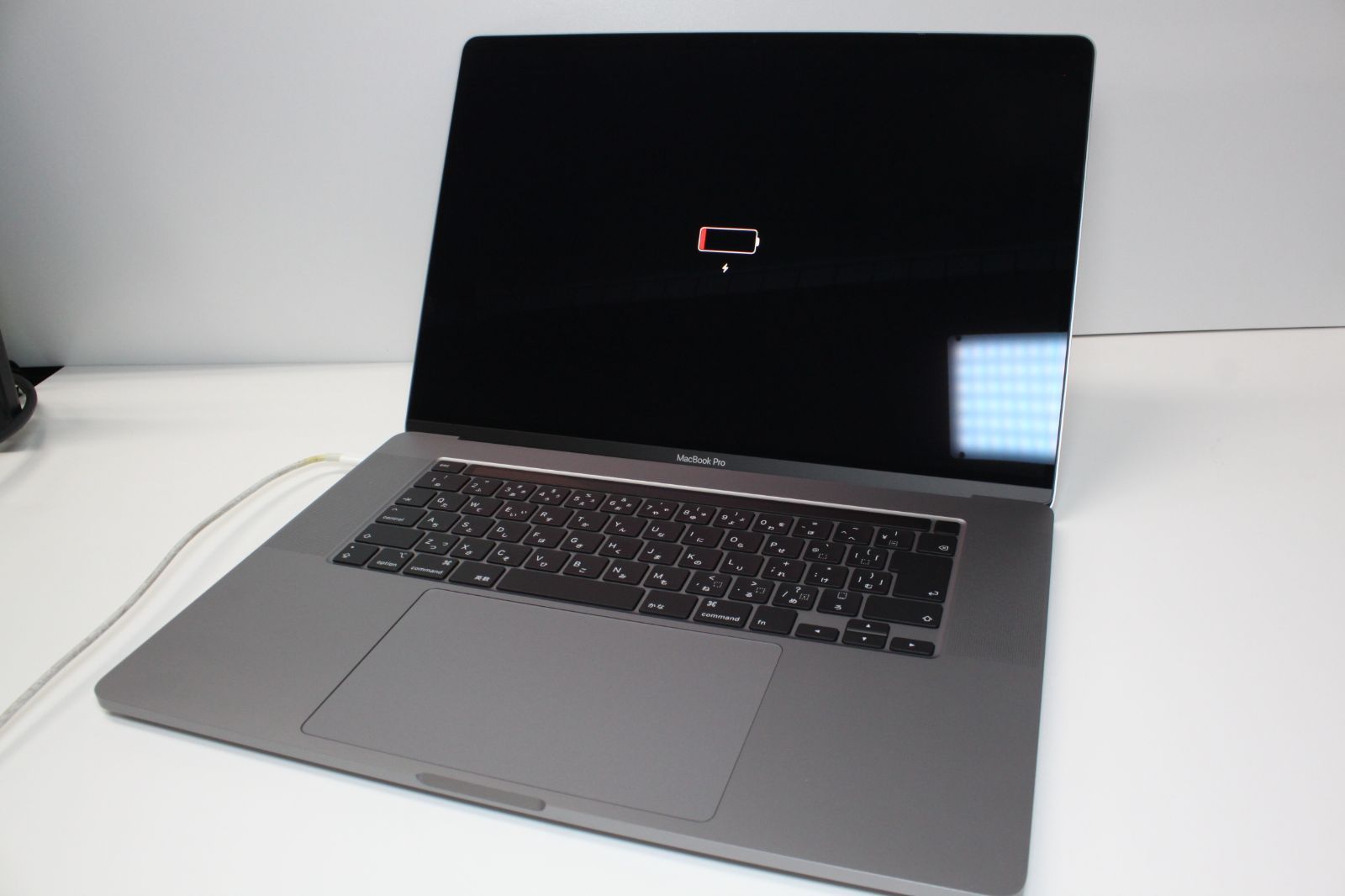 ジャンク品】MacBook Pro（16インチ,2019）〈MVVK2J/A〉⑤