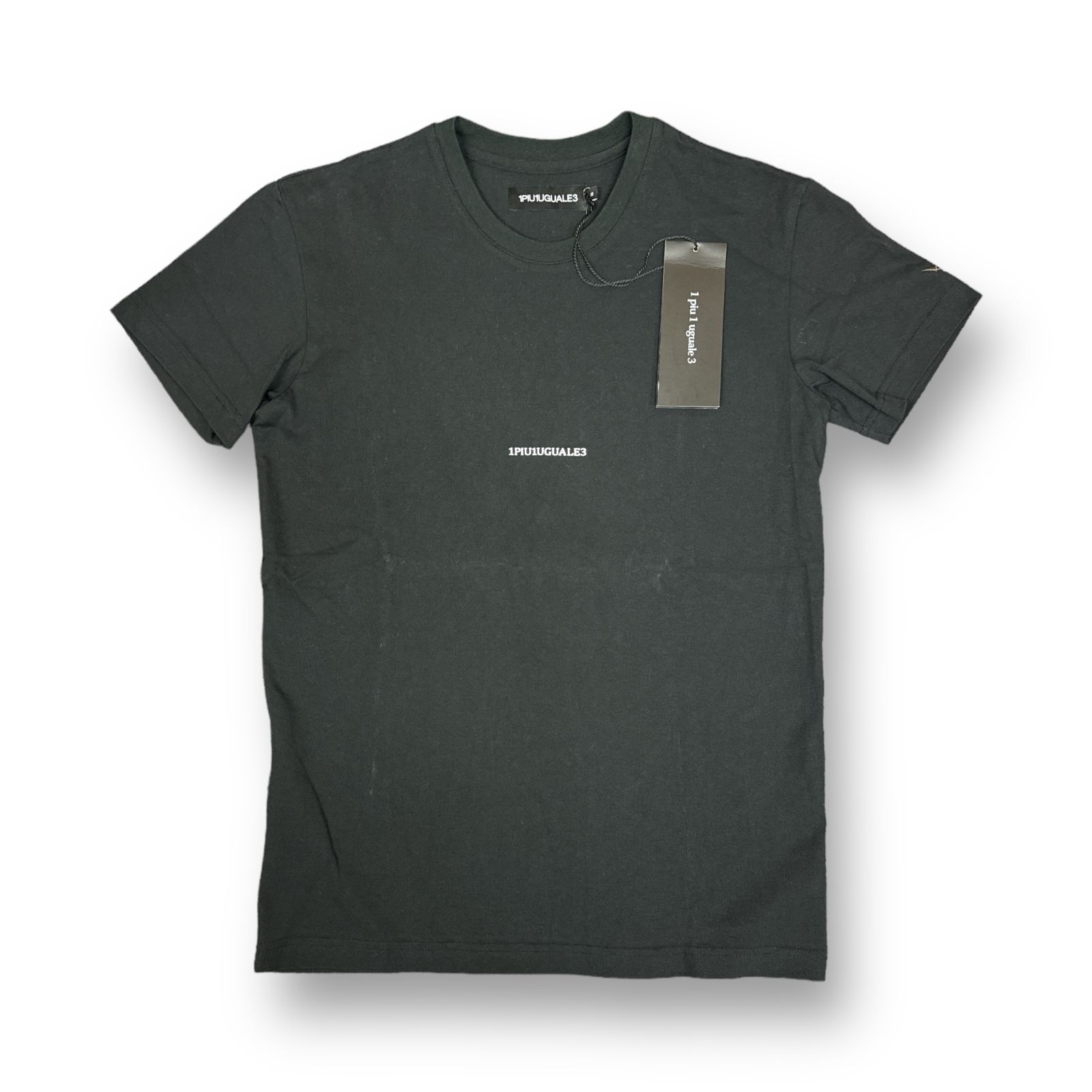 定価23100円 1piu1uguale3 113 SPORT LIMITED S/S VERTICAL LOGO TEE 大阪限定 ヴァーティカル ロゴTシャツ 半袖 ウノピュウノウグァーレトレ MAS101-CH01 Ⅲ 68547A1