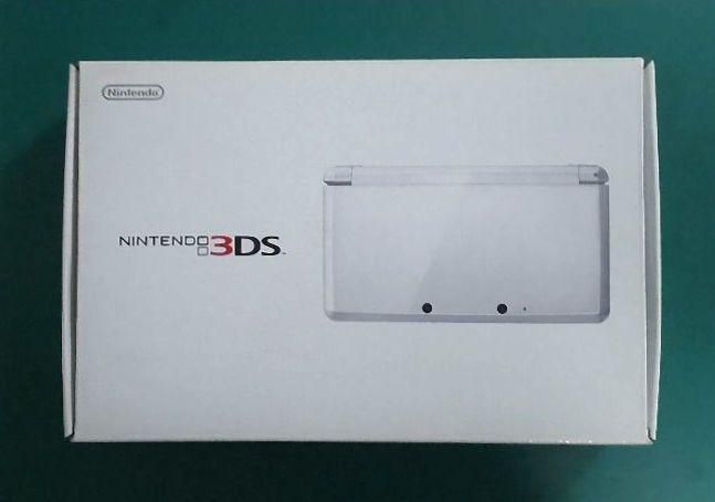 F84【中古・美品3DS】ニンテンドー3DS ピュアホワイト外箱 付属