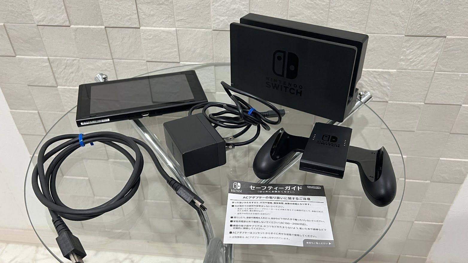 旧型モデル/2018年製】Nintendo Switch スイッチ 本体 - メルカリ 旧型モデル/2018年製】Nintendo Switch スイッチ 本体 - メルカリ