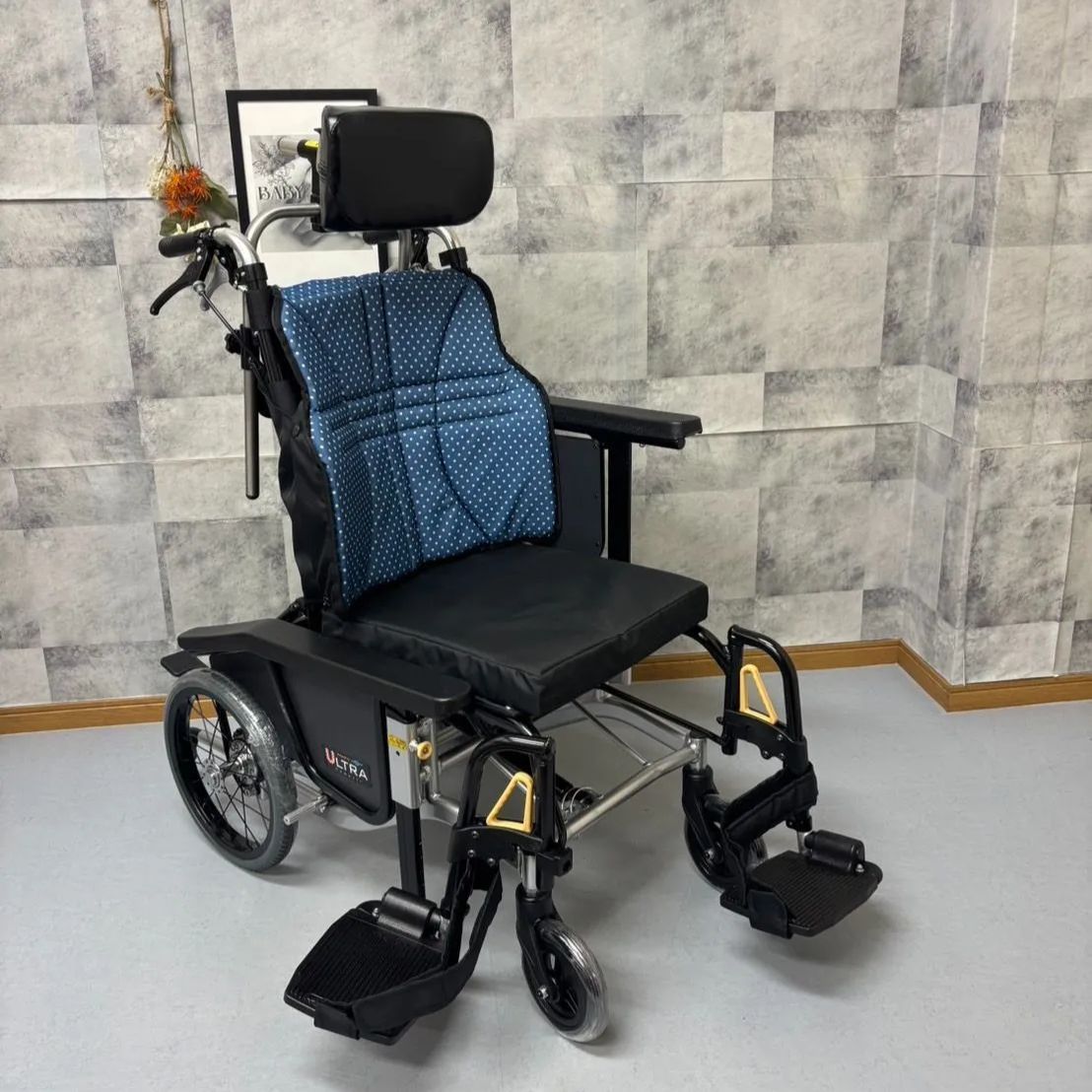 NISSIN 日進医療器 NAH-UC.Lo ウルトラシリーズ ティルト リクライニング コンパクト アルミ製 介助式車椅子 多機能型 介助 中古車椅子 介護用品 ノーパンクタイヤ