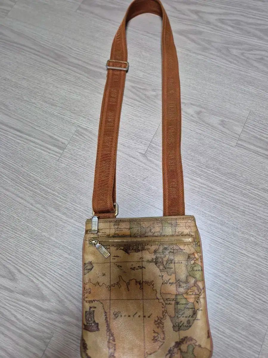 PRIMA CLASSE プリマクラッセ ワールドマップ クロスバッグ 販売