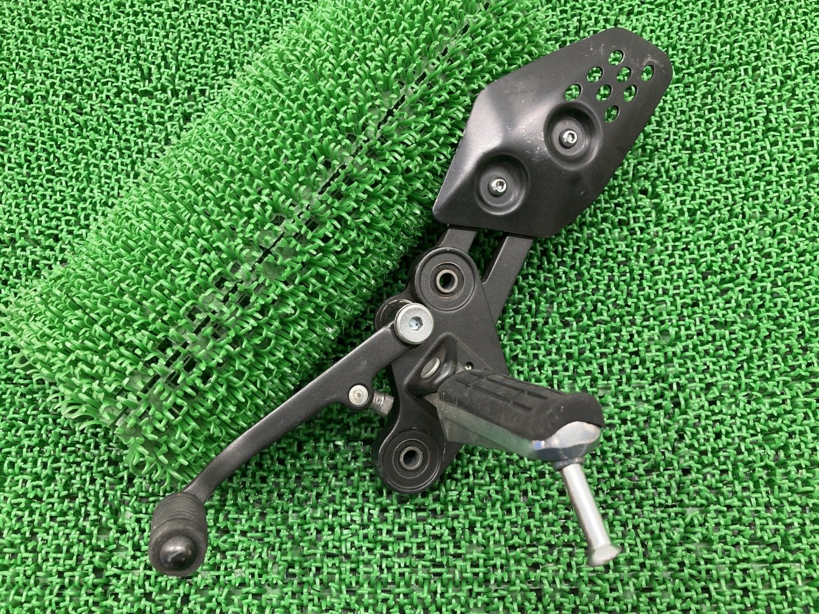 MT-07 ステップ 左 黒 1WS ヤマハ 純正 バイク 部品 RM07J ペグ ヒール