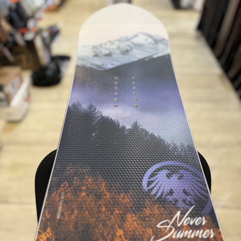 ネバーサマー　レディース　スノーボード　ボード　Lady West　147cm Never Summer Women's Lady West - Mt. La Crosse Ski and