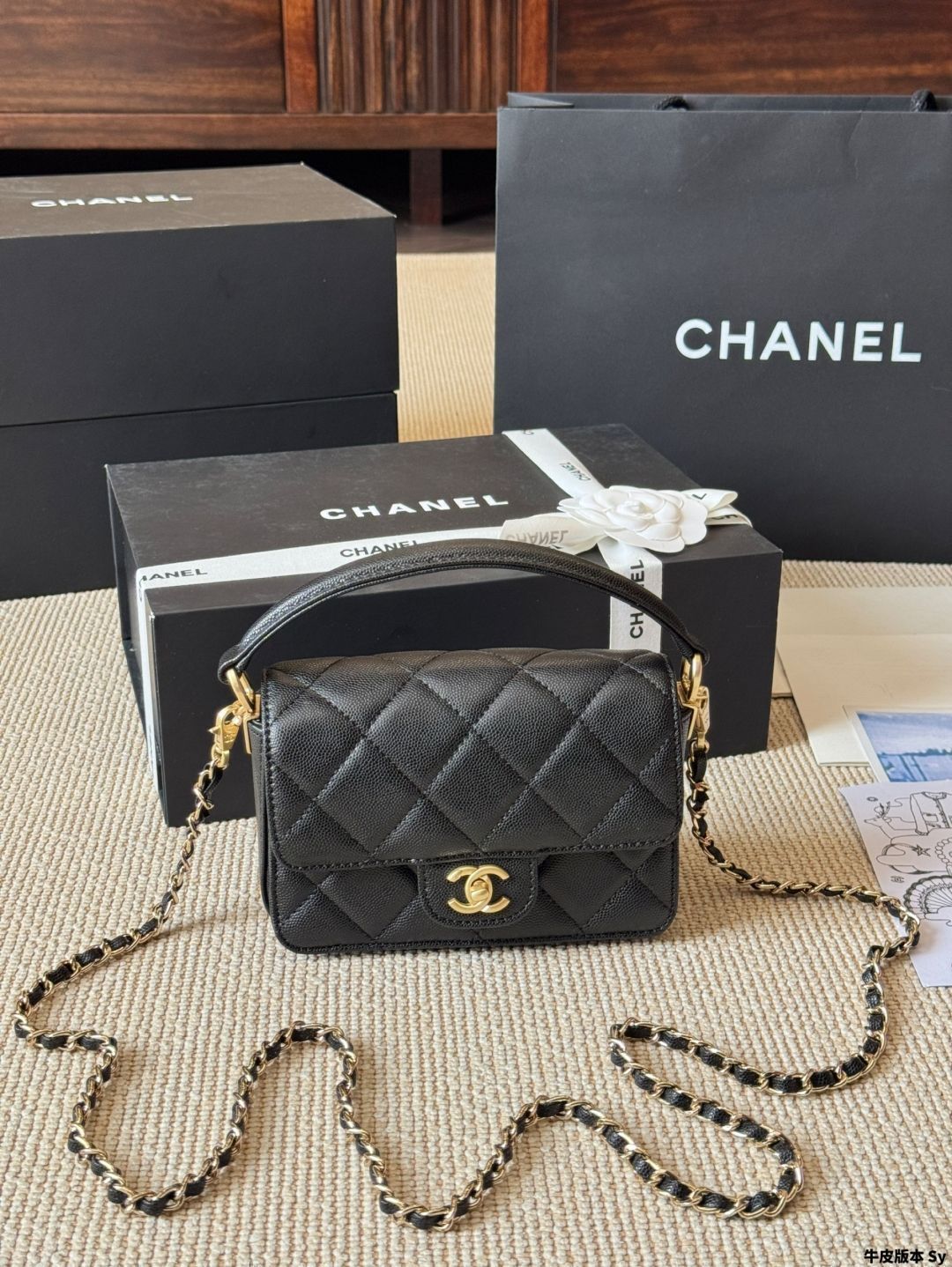 今日 Chanel 24K ハンドル付き口蓋包 CF Mini - エレガントなデザインの象徴