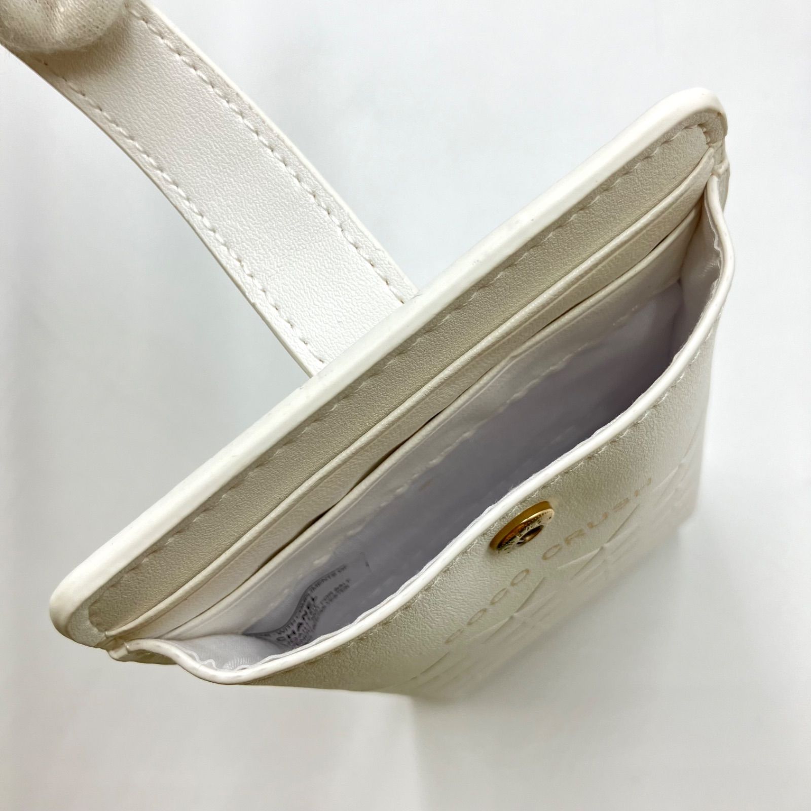 ✨美品✨CHANEL ココクラッシュVip チェーン付きポーチ ホワイト ✨新品✨CHANEL ココクラッシュVip チェーン付きポーチ ホワイト
