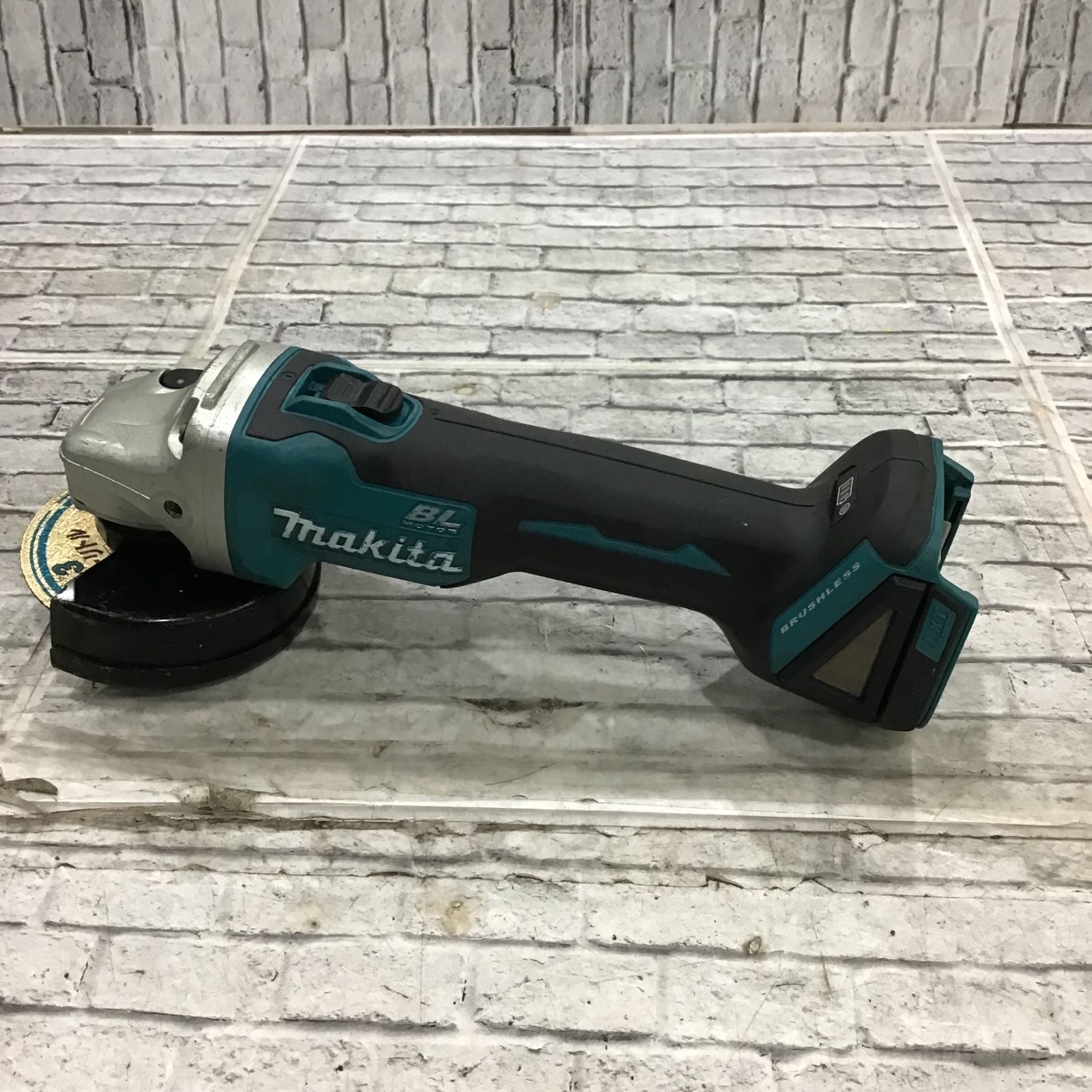 マキタ(makita) 100mmコードレスディスクグラインダ GA404DZN (GA404DN)【川口店】