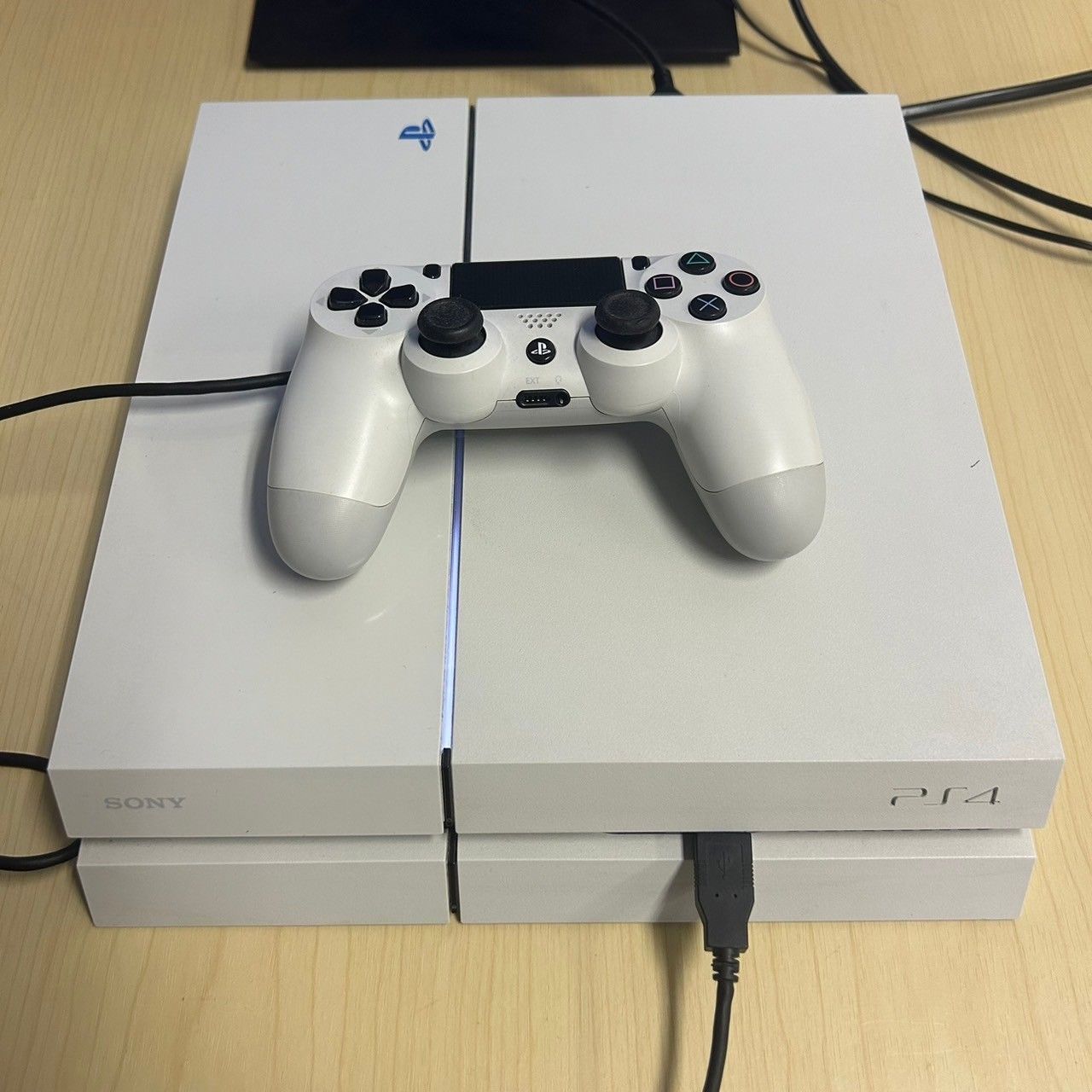 SONY ソニー PlayStation4 プレイステーション4 CUH-1100A グレイシャー・ホワイト