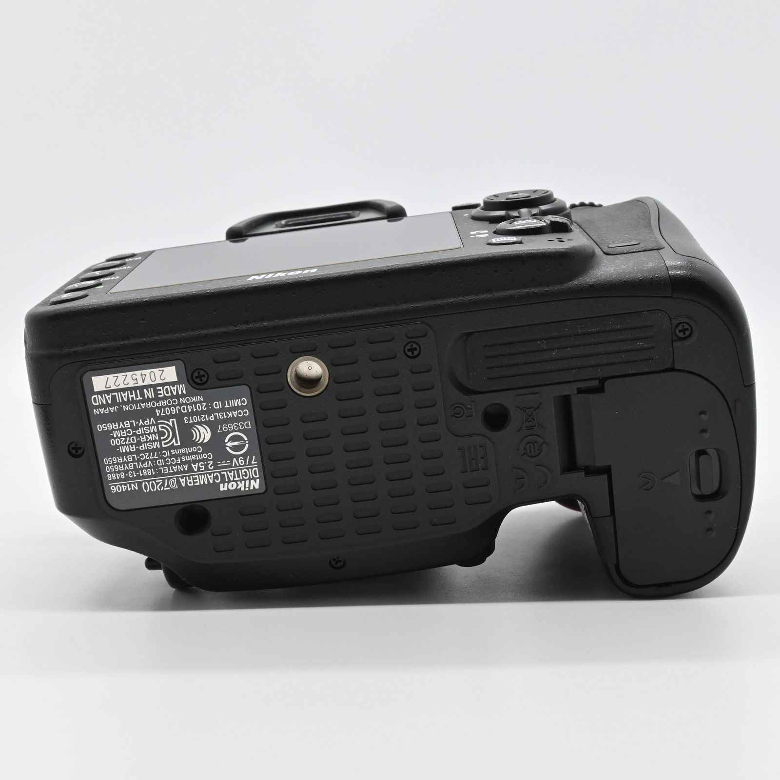 NIKON D7200 ショット数5588 ニコン「D7200」の進化点をレビュー！6コマ/秒で100コマまで連写